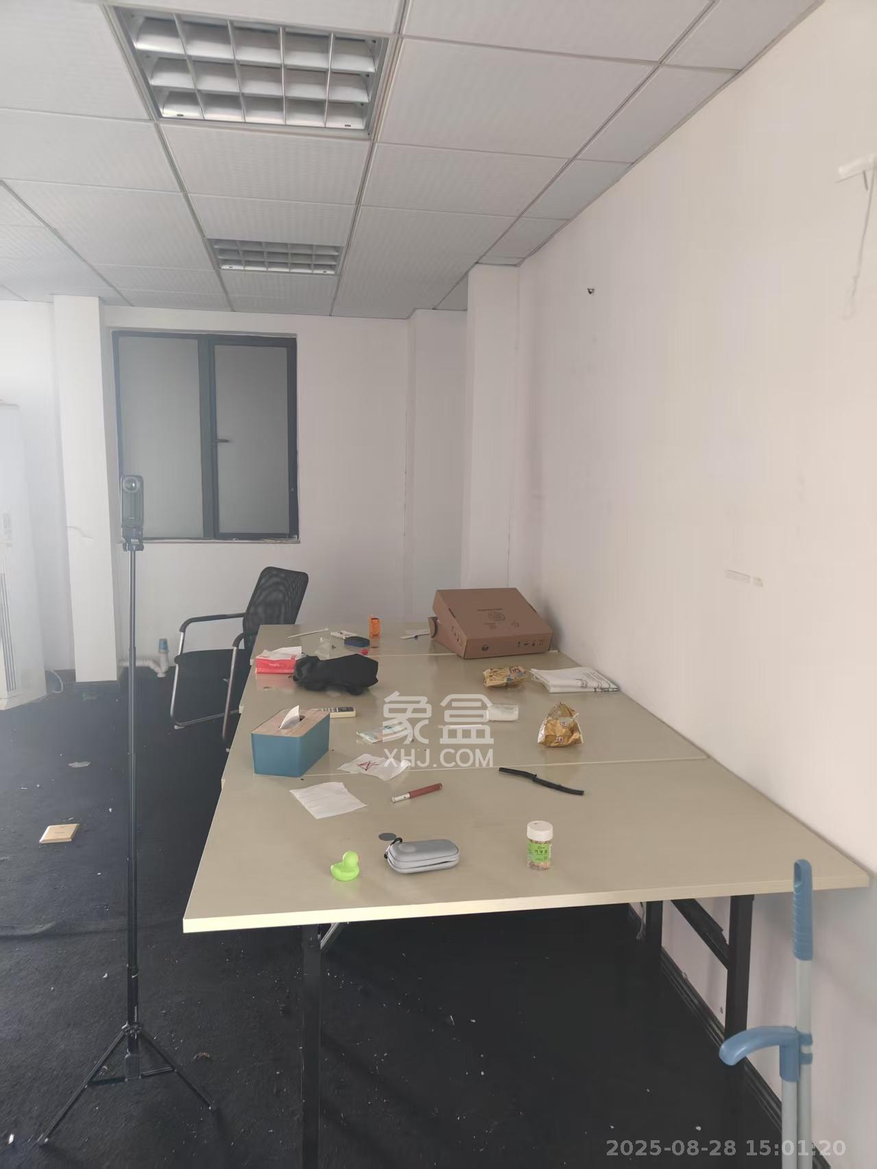 湘腾城市广场  3室2厅1卫    3000.0元/月 湘腾城市广场  3室2厅1卫    3000.0元/月室内图