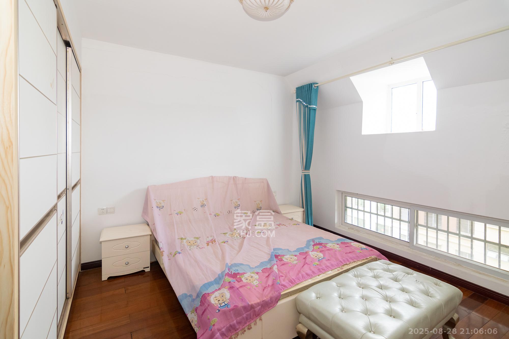 金地三千府(金地湖山樾、金地自在城) 1室0厅0卫 165.0万 金地三千府(金地湖山樾、金地自在城) 1室0厅0卫 165.0万卧室