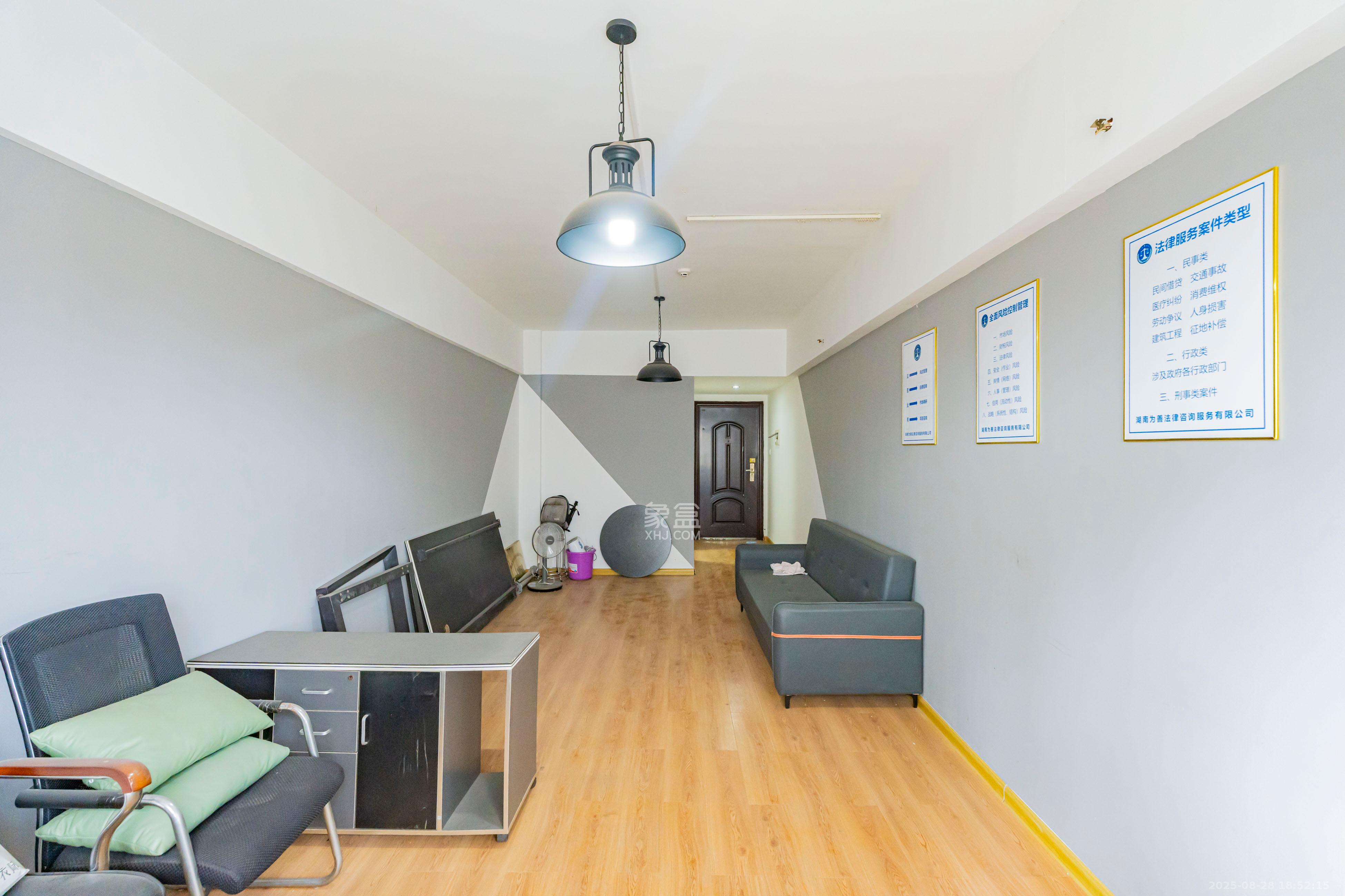 鑫政大厦 1室1厅1卫 25.0万 鑫政大厦 1室1厅1卫 25.0万卧室