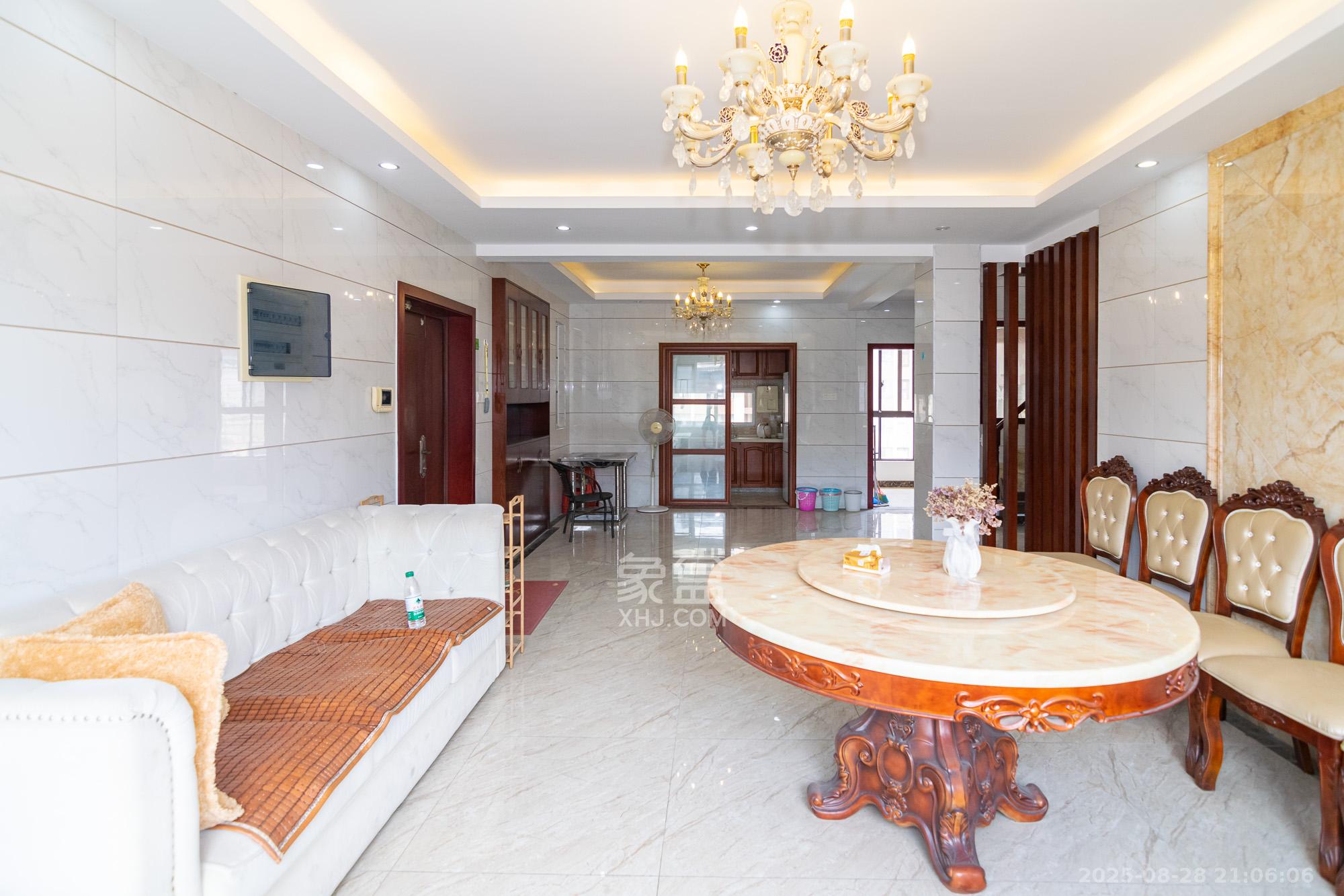 金地三千府(金地湖山樾、金地自在城) 1室0厅0卫 165.0万 金地三千府(金地湖山樾、金地自在城) 1室0厅0卫 165.0万客厅