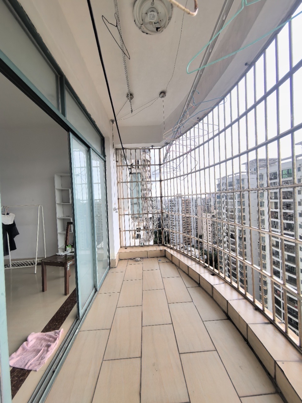 华荣府  4室2厅2卫    150.0万 华荣府  4室2厅2卫    150.0万客厅