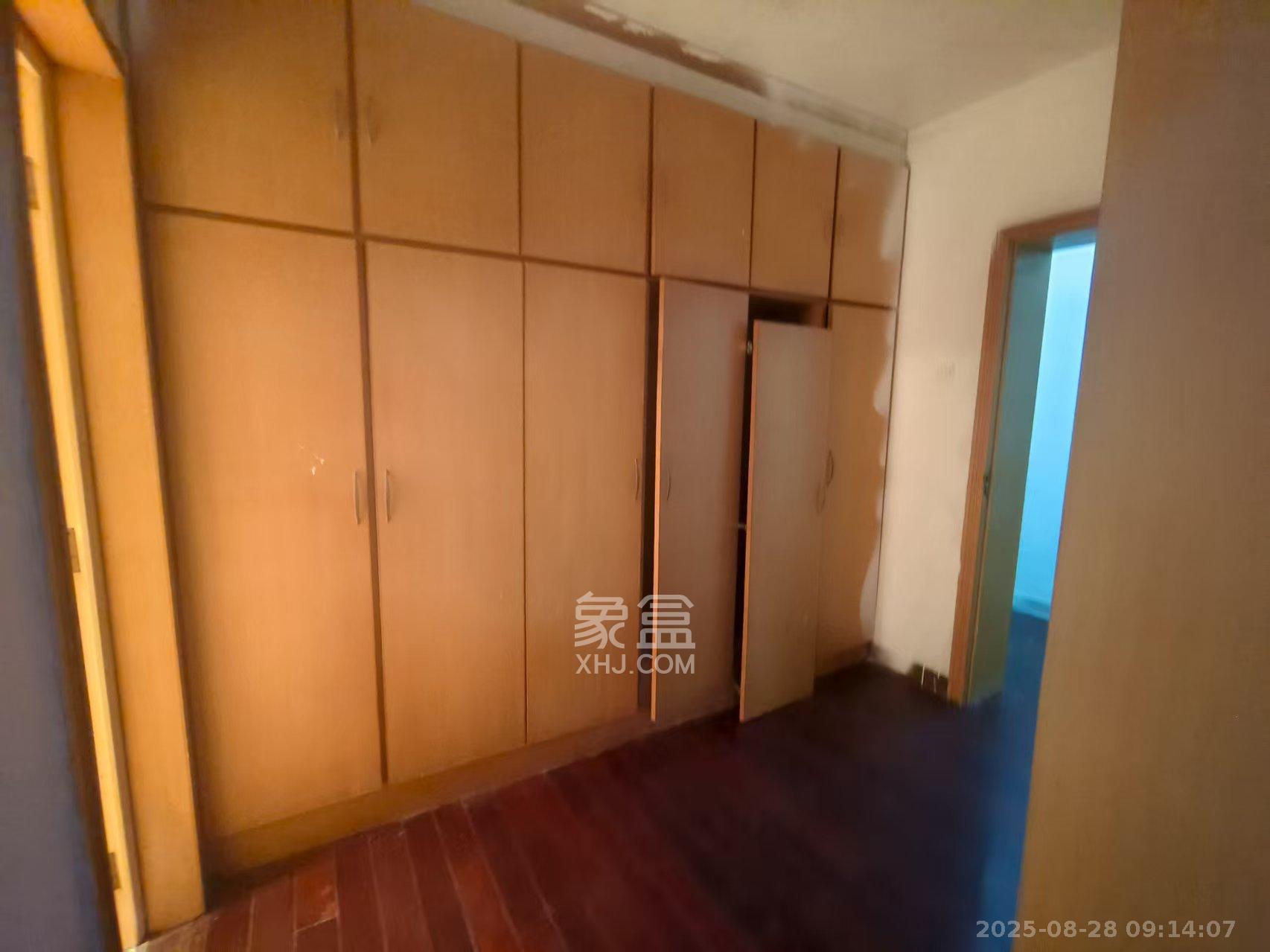 广宇园丁新村  4室2厅2卫   2500.00元/月室内图