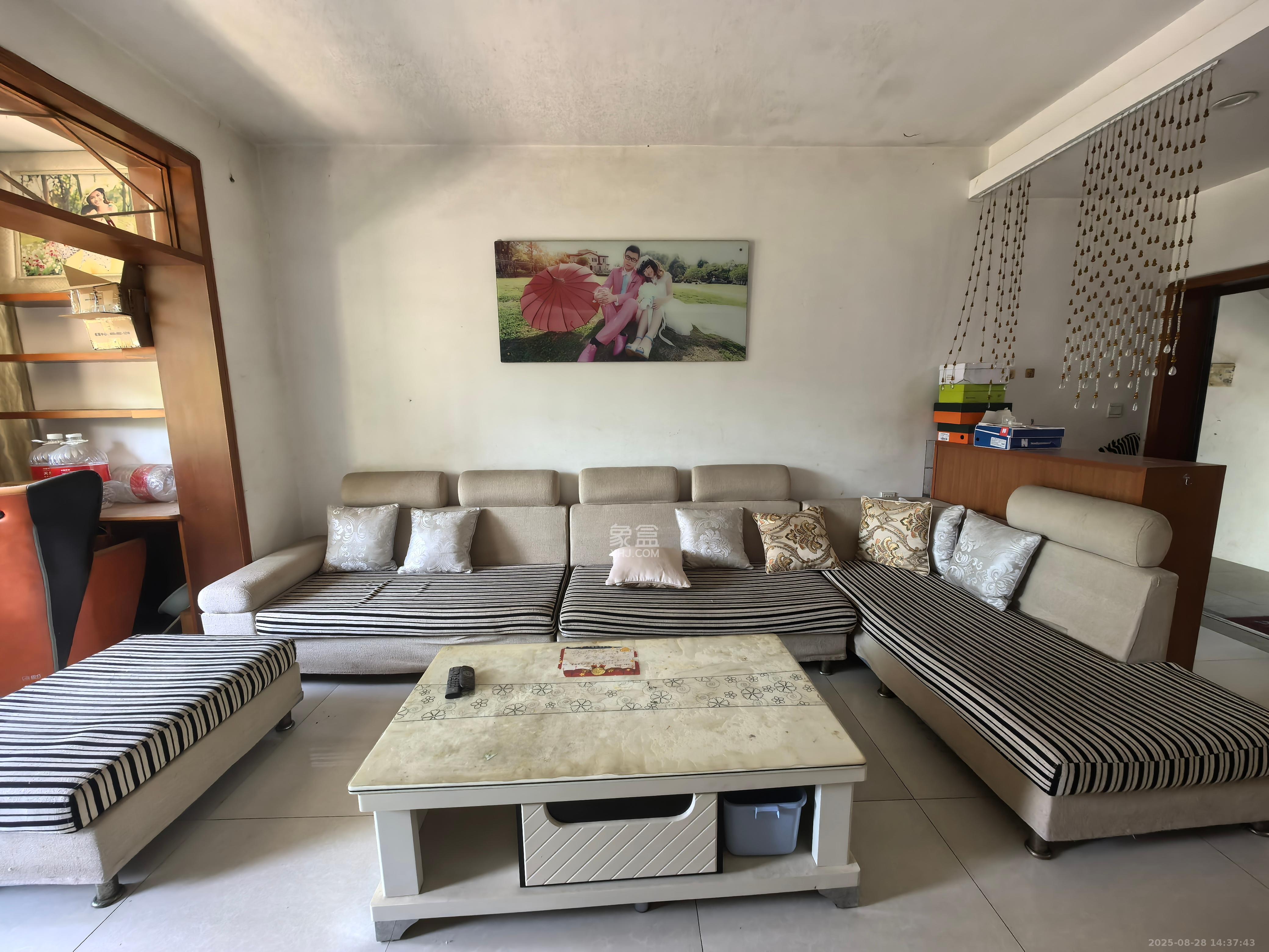 兴联母山小区  3室2厅2卫    1500.0元/月室内图