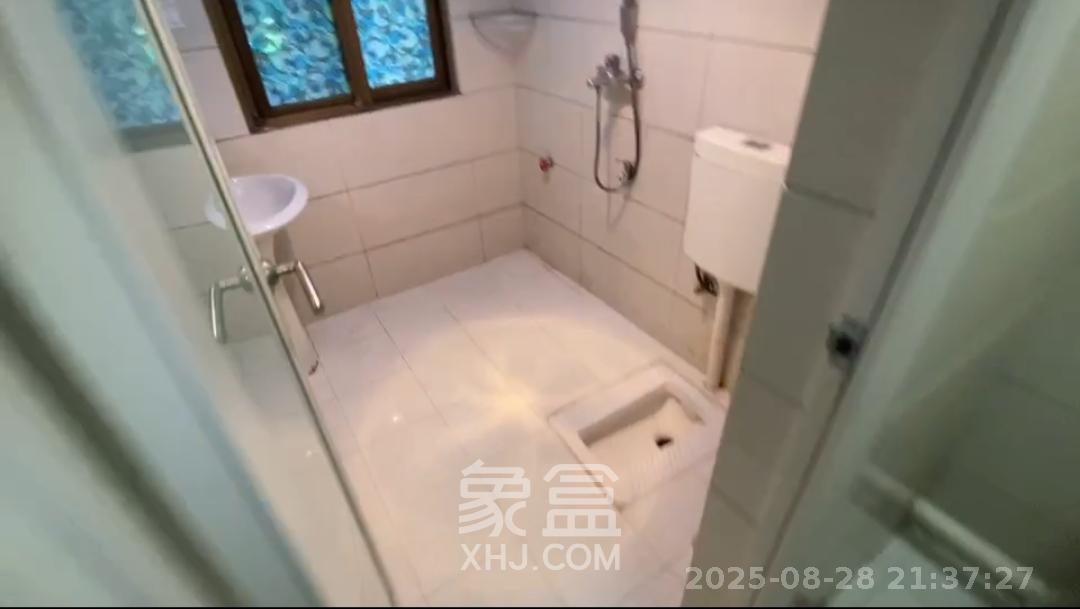 人民新村 3室1厅1卫 2380.0元/月 人民新村 3室1厅1卫 2380.0元/月室内图