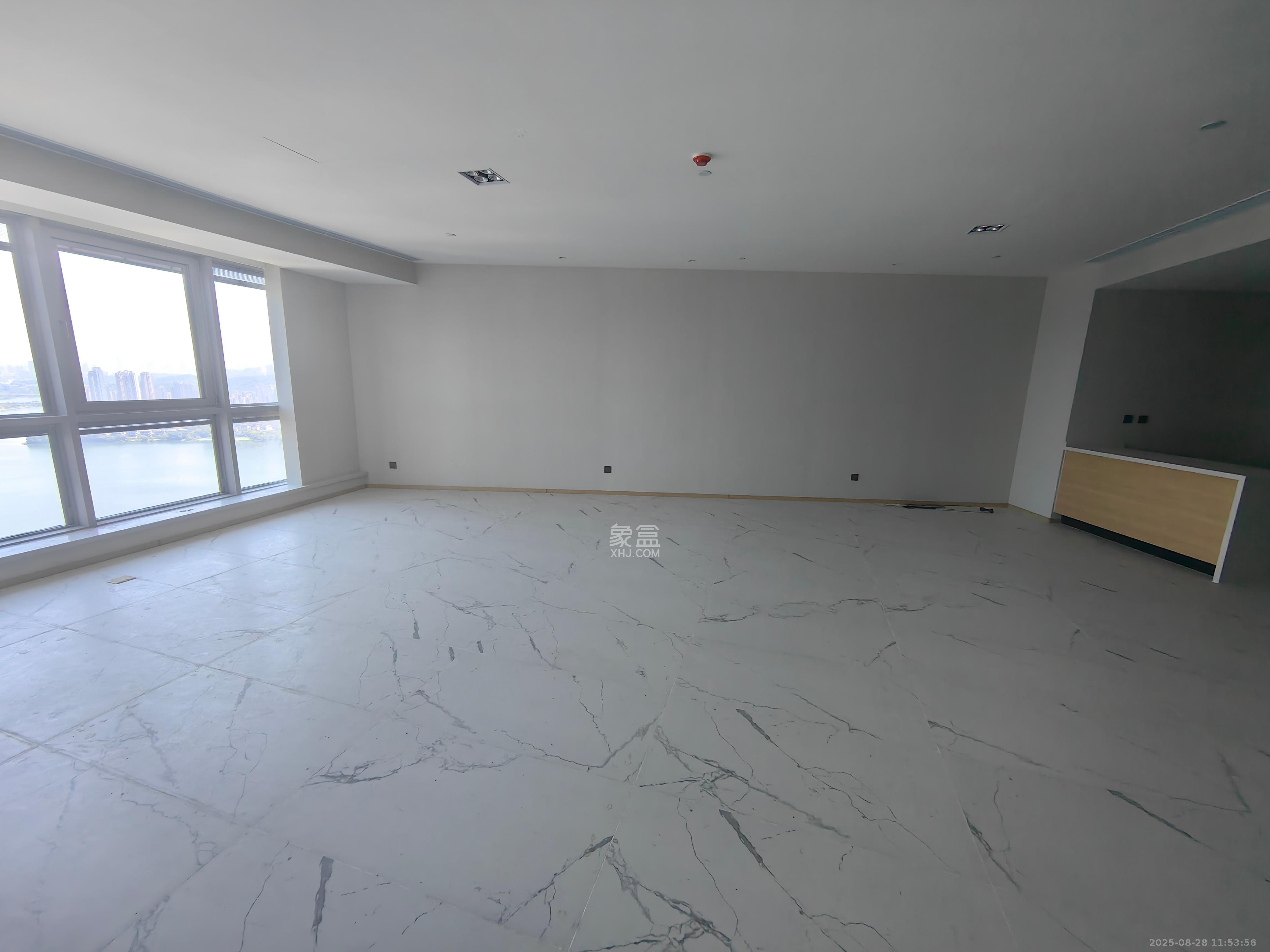 正荣梅溪紫阙台  4室2厅4卫    8000.0元/月 正荣梅溪紫阙台  4室2厅4卫    8000.0元/月室内图