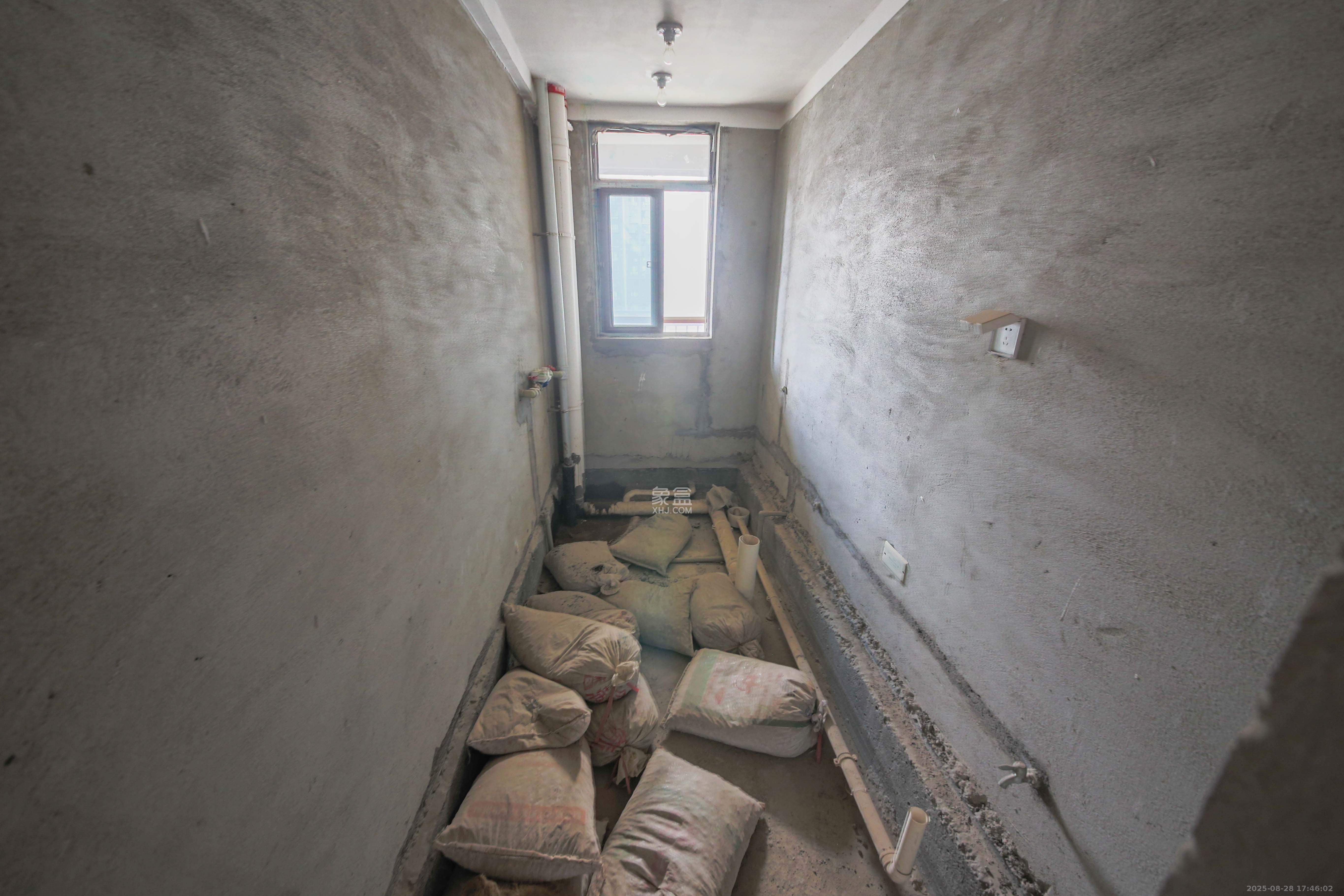 HC新城(建工集团单位房)  4室2厅2卫    165.0万 HC新城(建工集团单位房)  4室2厅2卫    165.0万卫生间