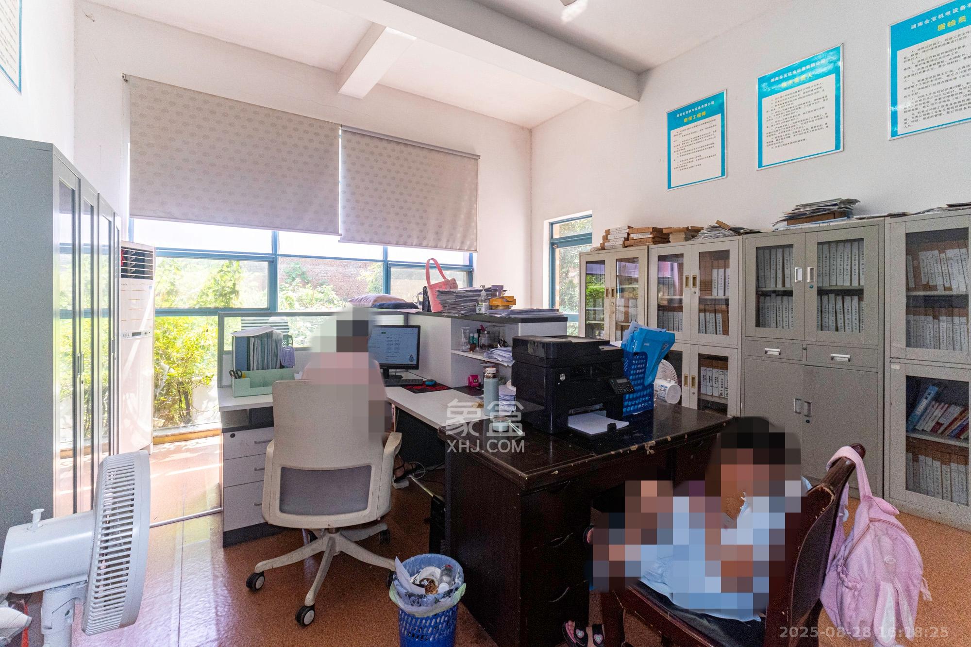 湘龙家园  6室3厅4卫    350.0万客厅