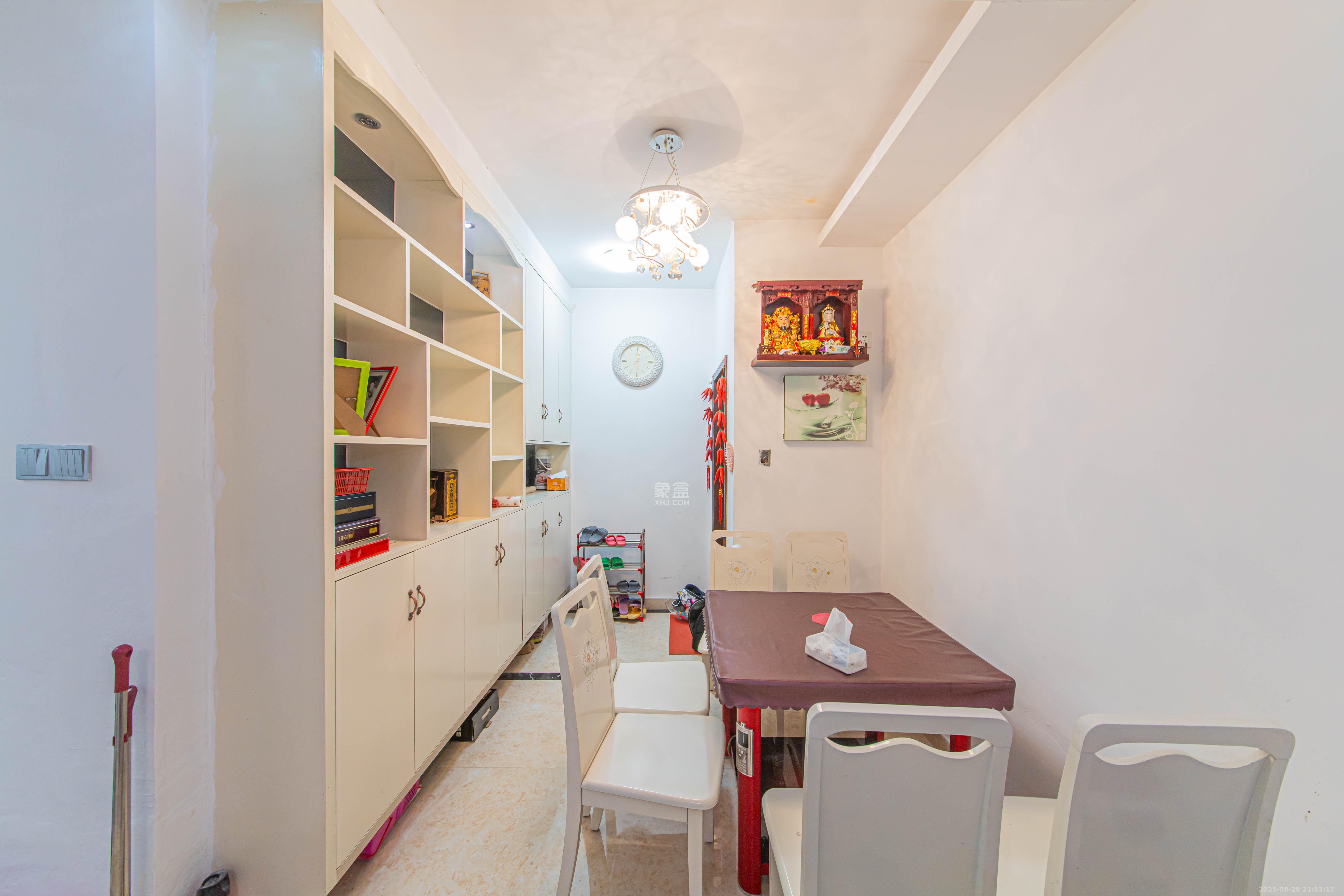 夏威夷碧水春城(碧桂园城市花园)  3室2厅1卫    88.0万 夏威夷碧水春城(碧桂园城市花园)  3室2厅1卫    88.0万客厅