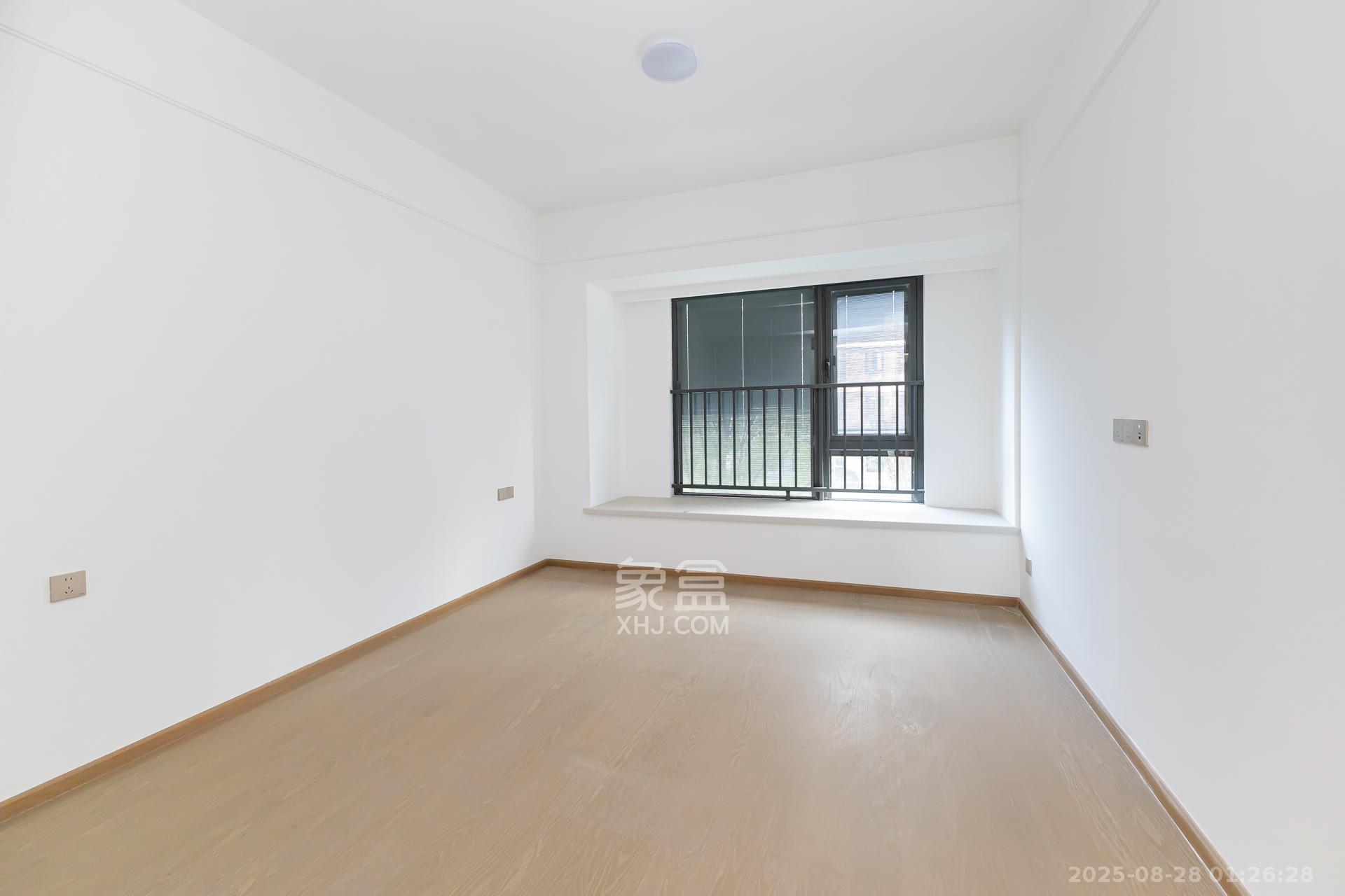 嘉臣道  4室2厅3卫    448.0万 嘉臣道  4室2厅3卫    448.0万卧室