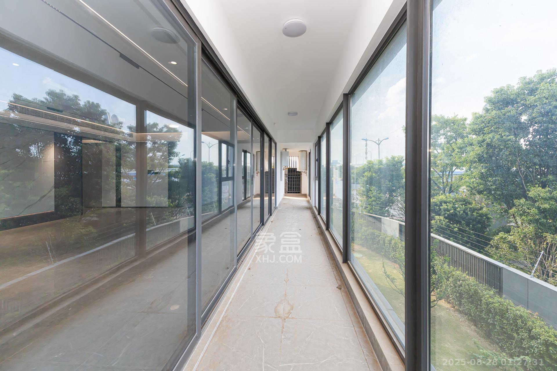 嘉臣道  4室2厅3卫    448.0万 嘉臣道  4室2厅3卫    448.0万阳台