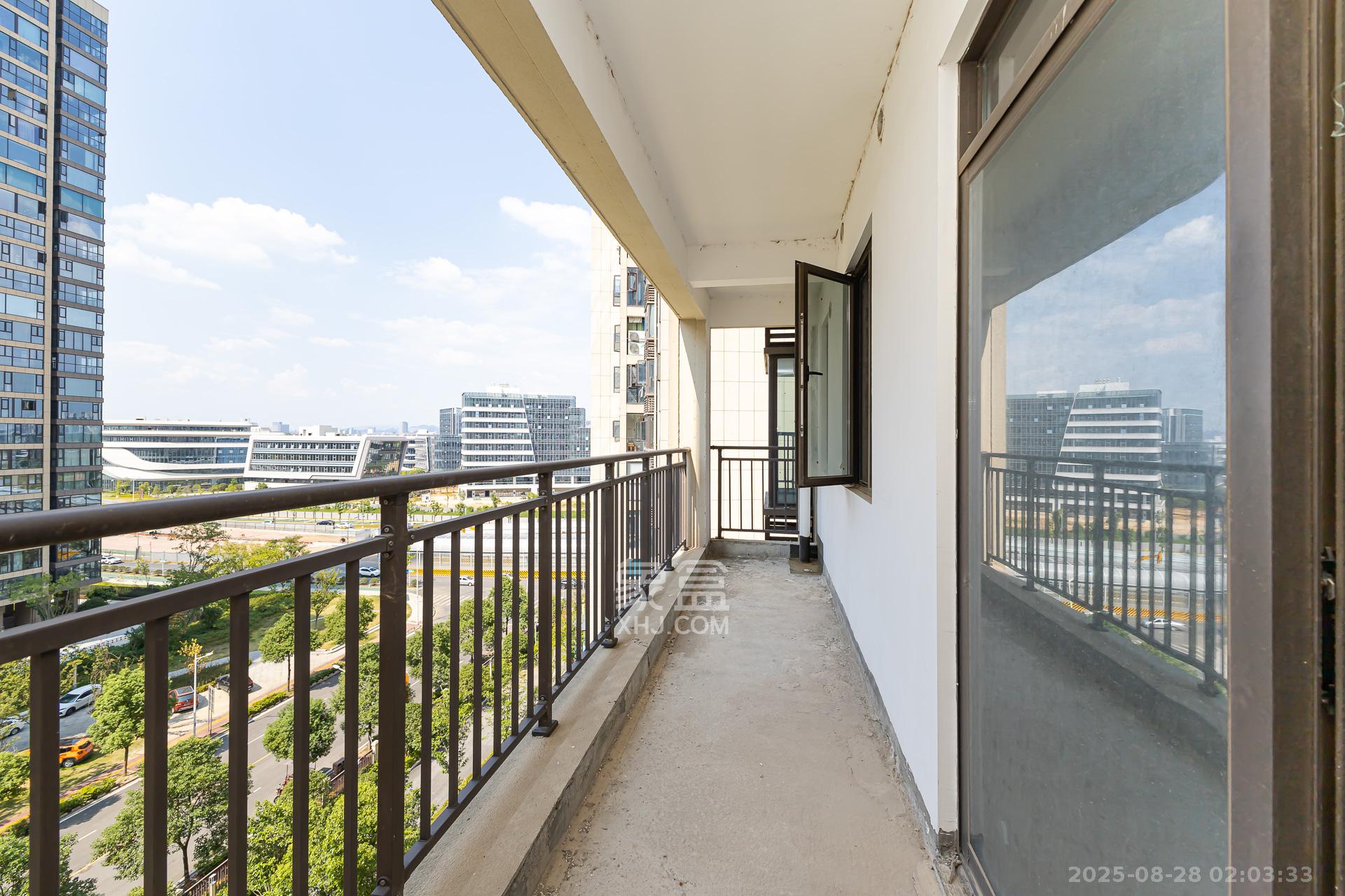 润和湘江天地E区  4室2厅3卫    190.0万 润和湘江天地E区  4室2厅3卫    190.0万阳台