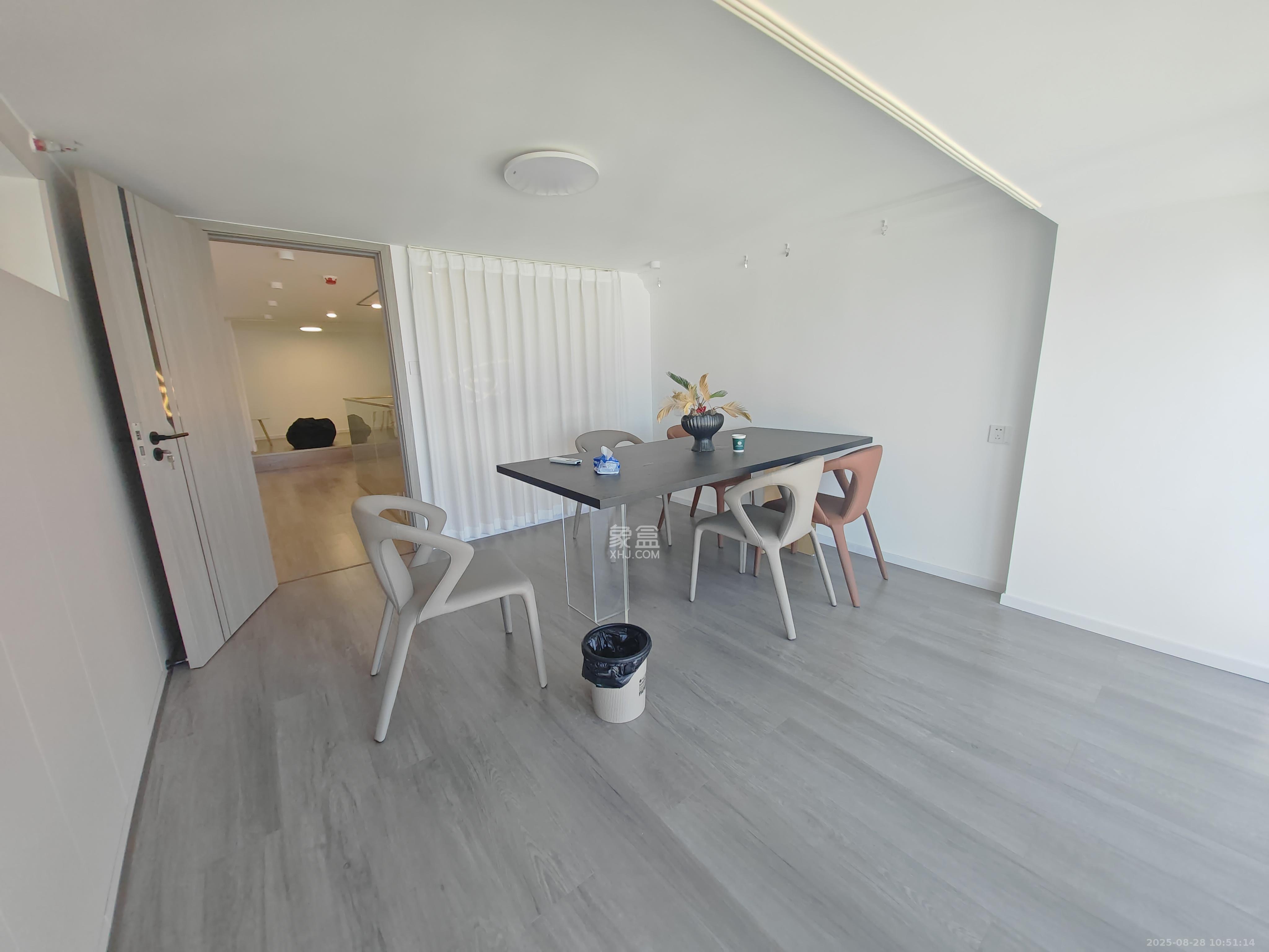 京武浪琴山三期（京武中心）  2室1厅1卫    3200.0元/月室内图