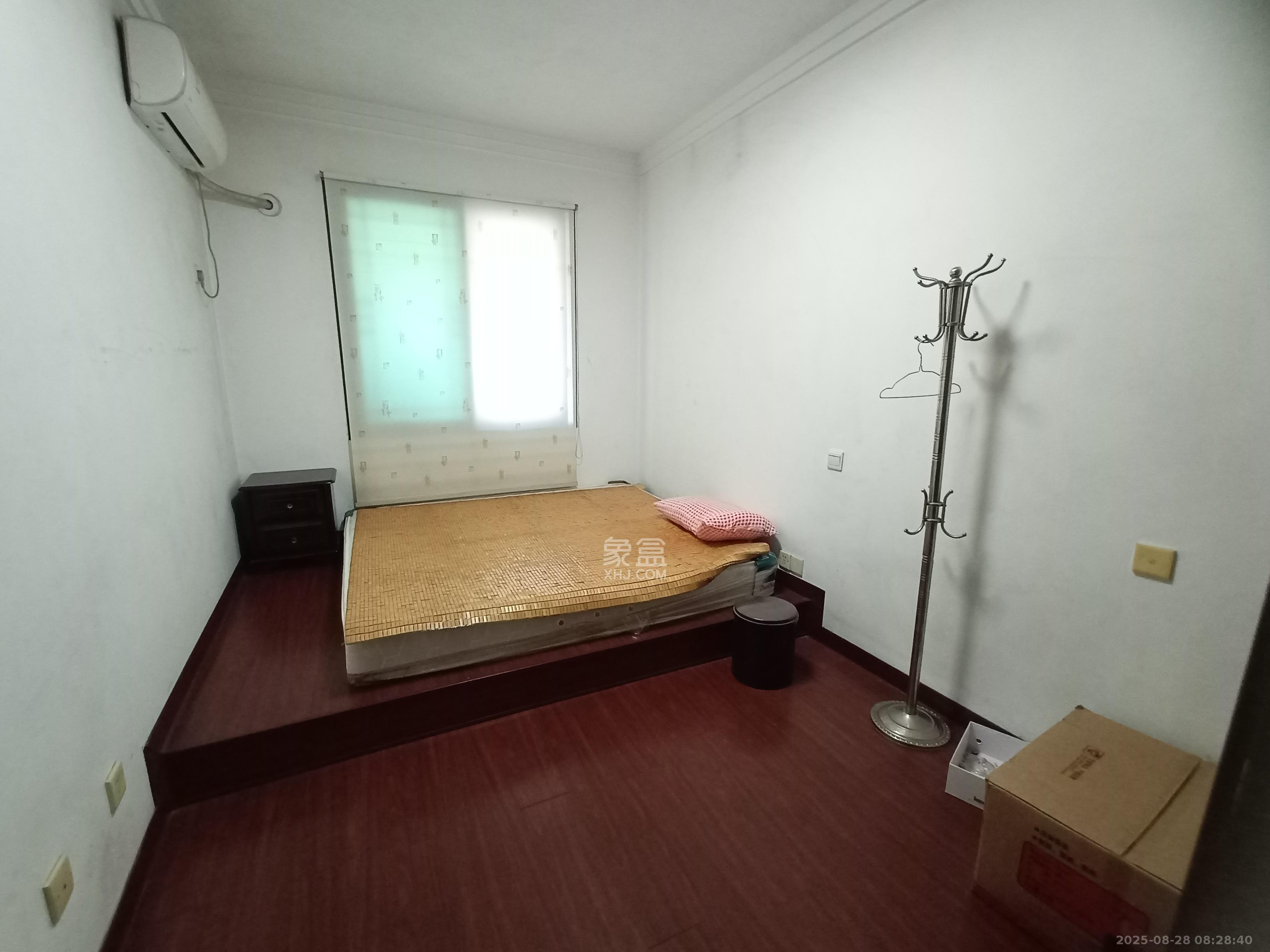 石岭小区A区  3室2厅2卫    2500.0元/月 石岭小区A区  3室2厅2卫    2500.0元/月室内图