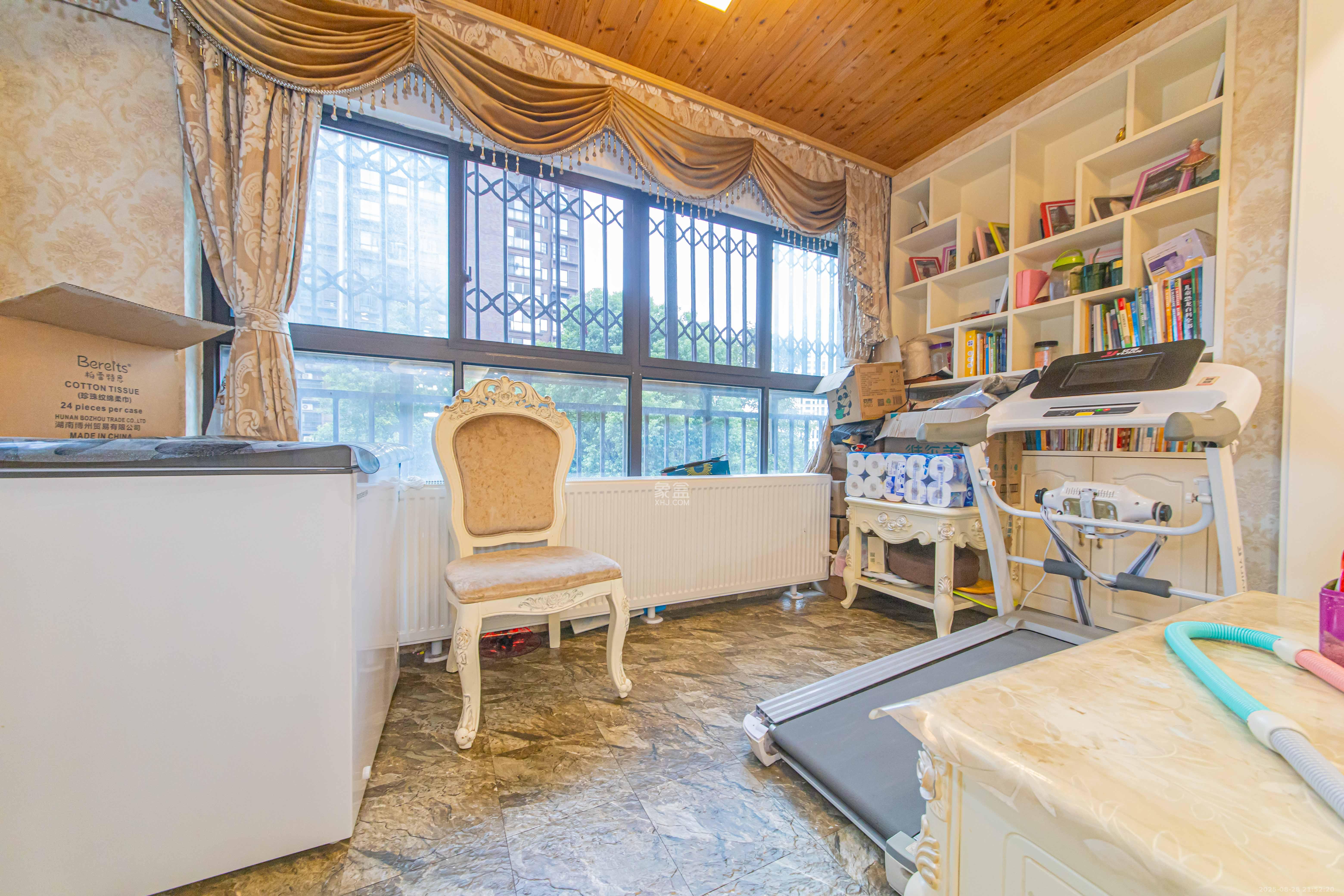 夏威夷碧水春城(碧桂园城市花园)  4室2厅2卫    135.0万 夏威夷碧水春城(碧桂园城市花园)  4室2厅2卫    135.0万阳台