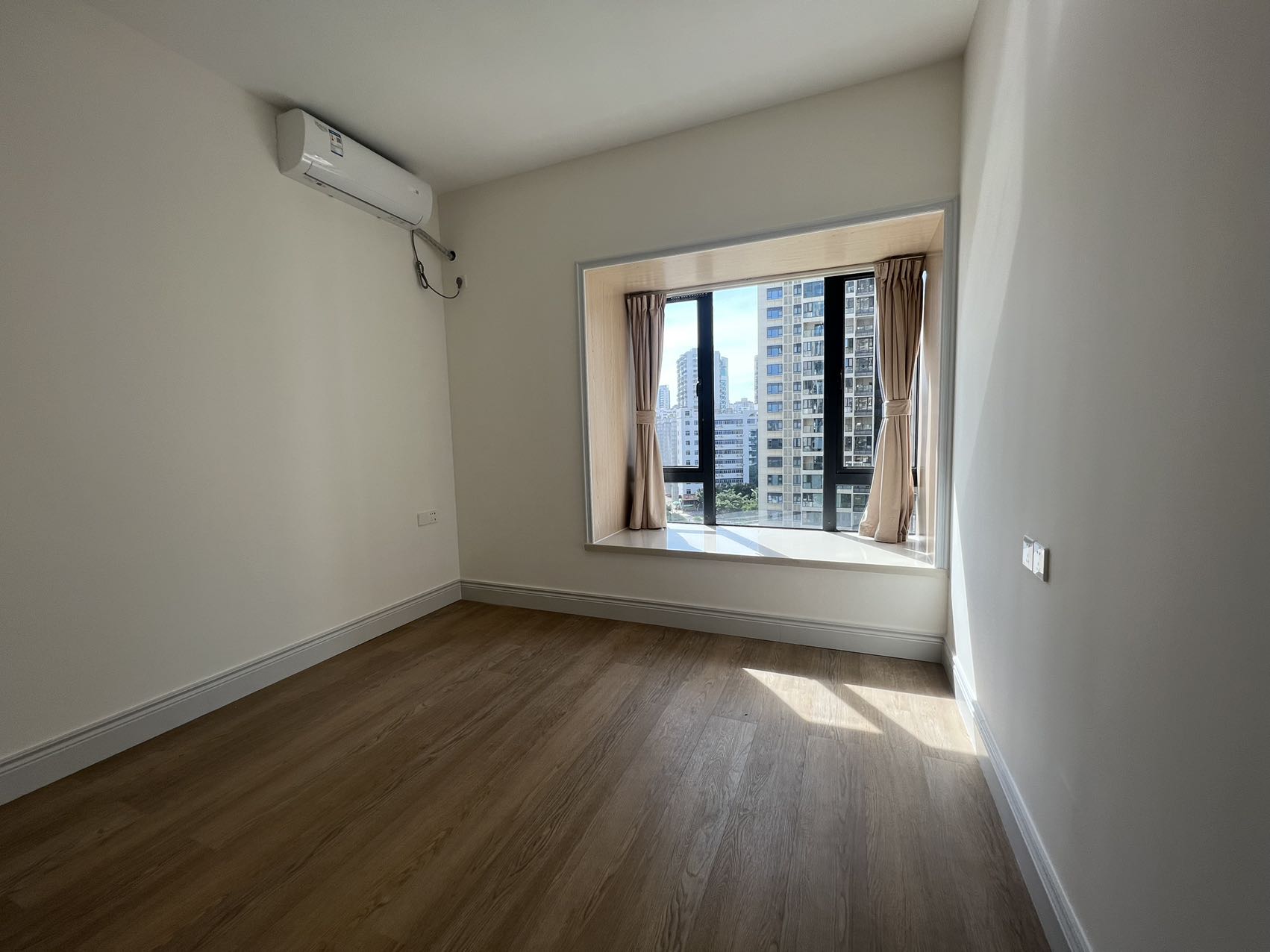 华润中心二期东悦府 4室2厅2卫 10000.0元/月 华润中心二期东悦府 4室2厅2卫 10000.0元/月室内图