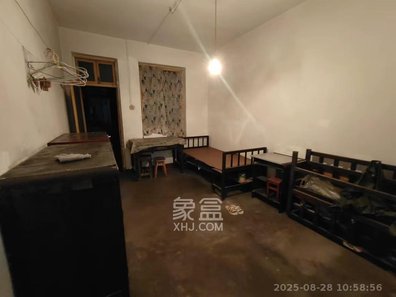 长勘小区  3室1厅1卫   1600.00元/月室内图