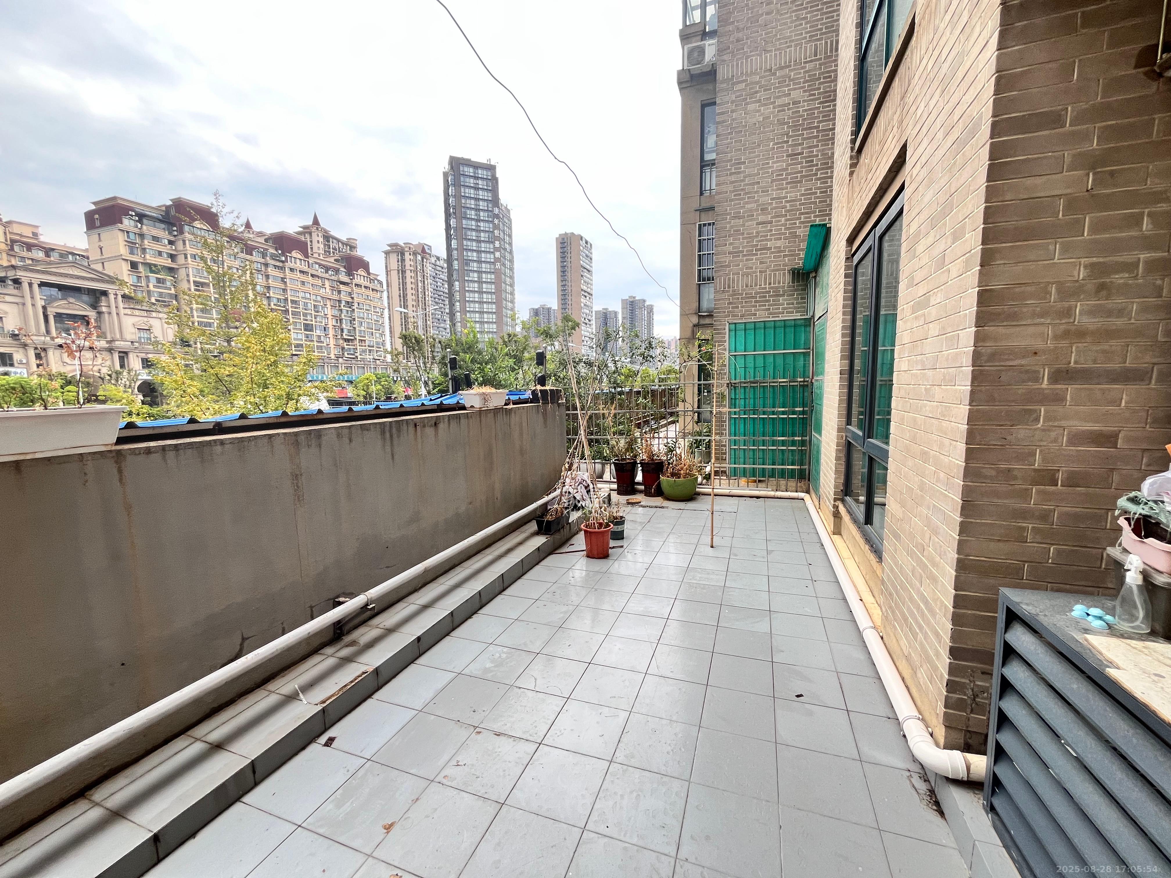 星城世家 3室2厅2卫 3500.0元/月 星城世家 3室2厅2卫 3500.0元/月室内图