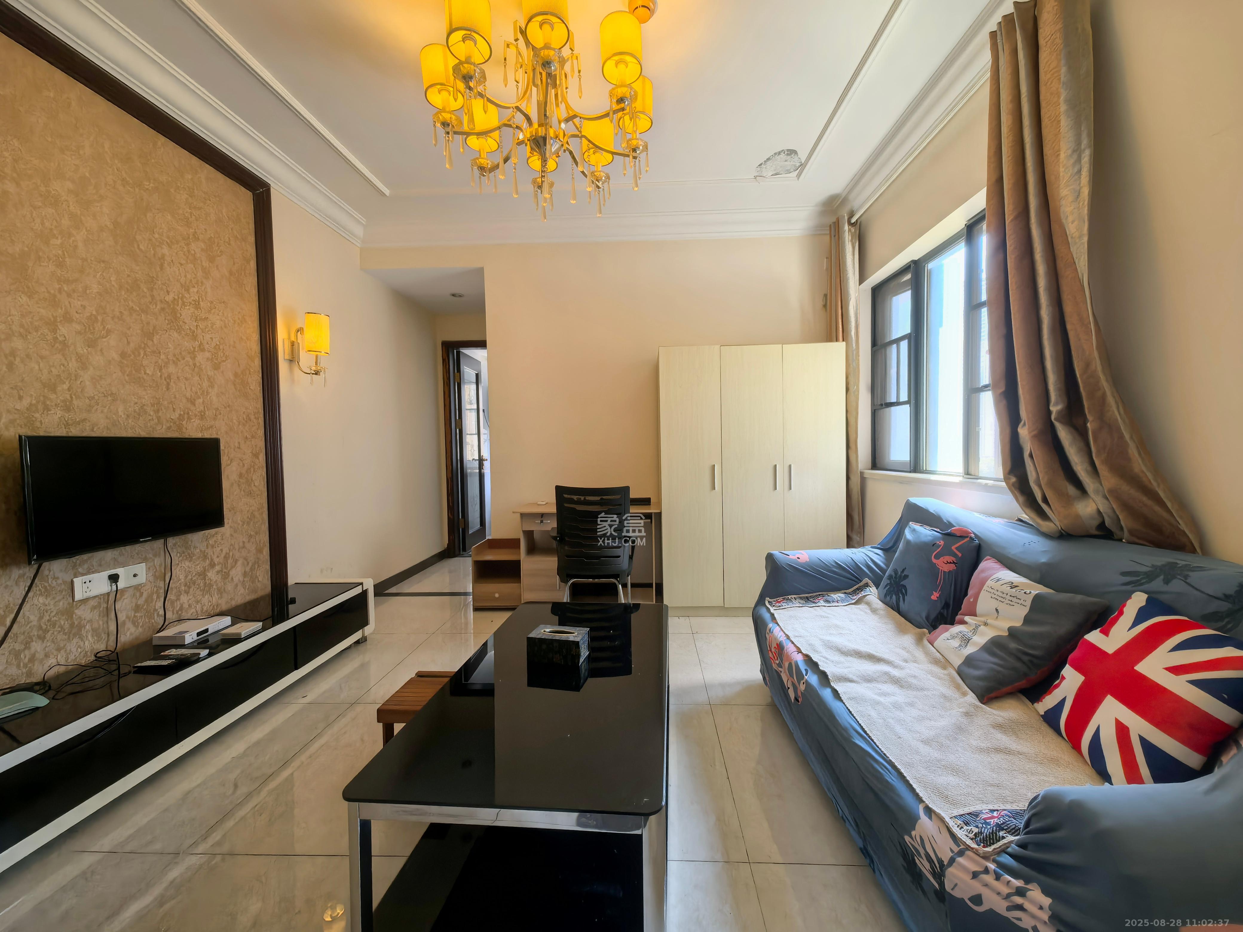 恒大国际广场  1室1厅1卫    1600.0元/月 恒大国际广场  1室1厅1卫    1600.0元/月