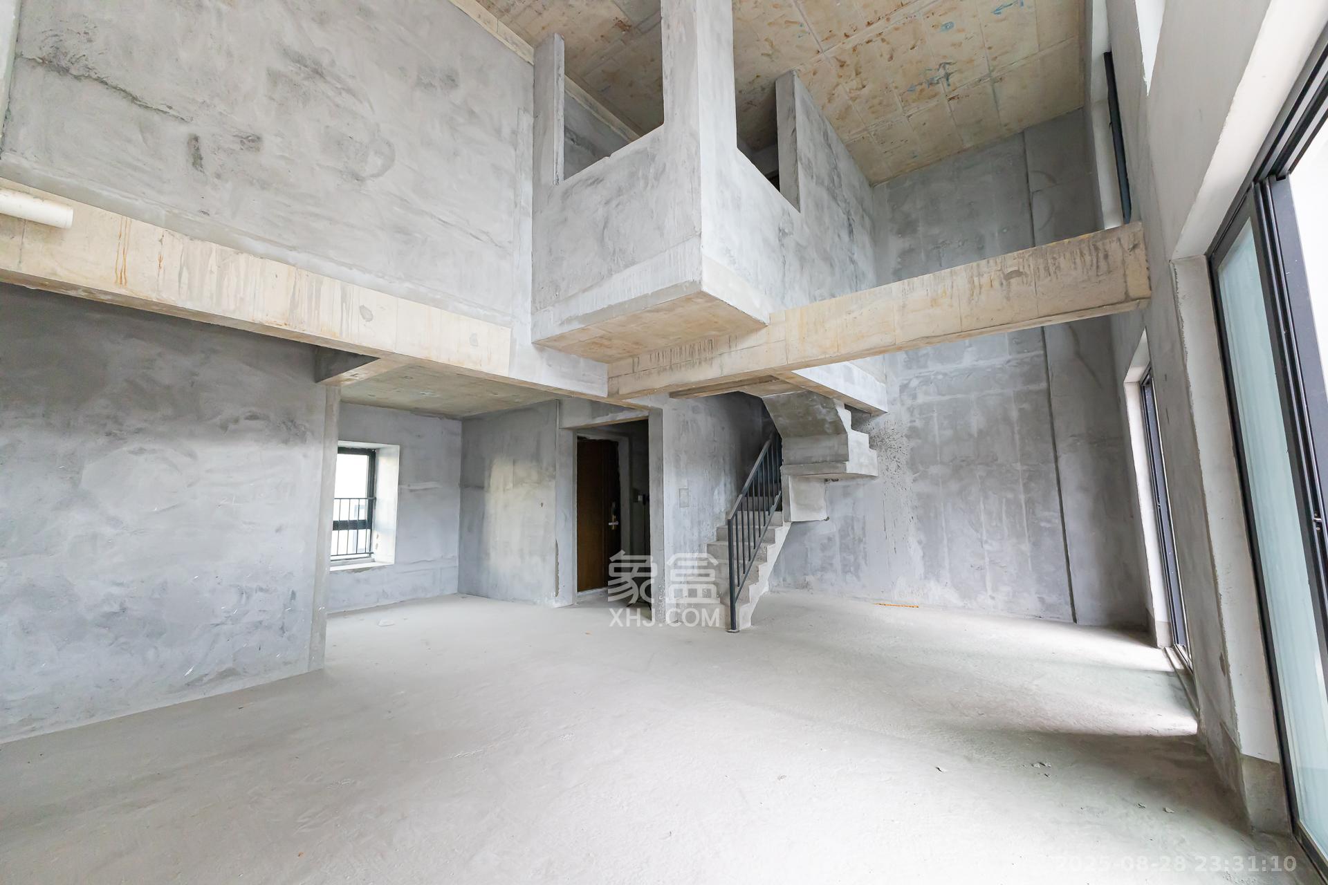 越秀湘江星汇城二期 4室2厅3卫 132.0万 越秀湘江星汇城二期 4室2厅3卫 132.0万客厅