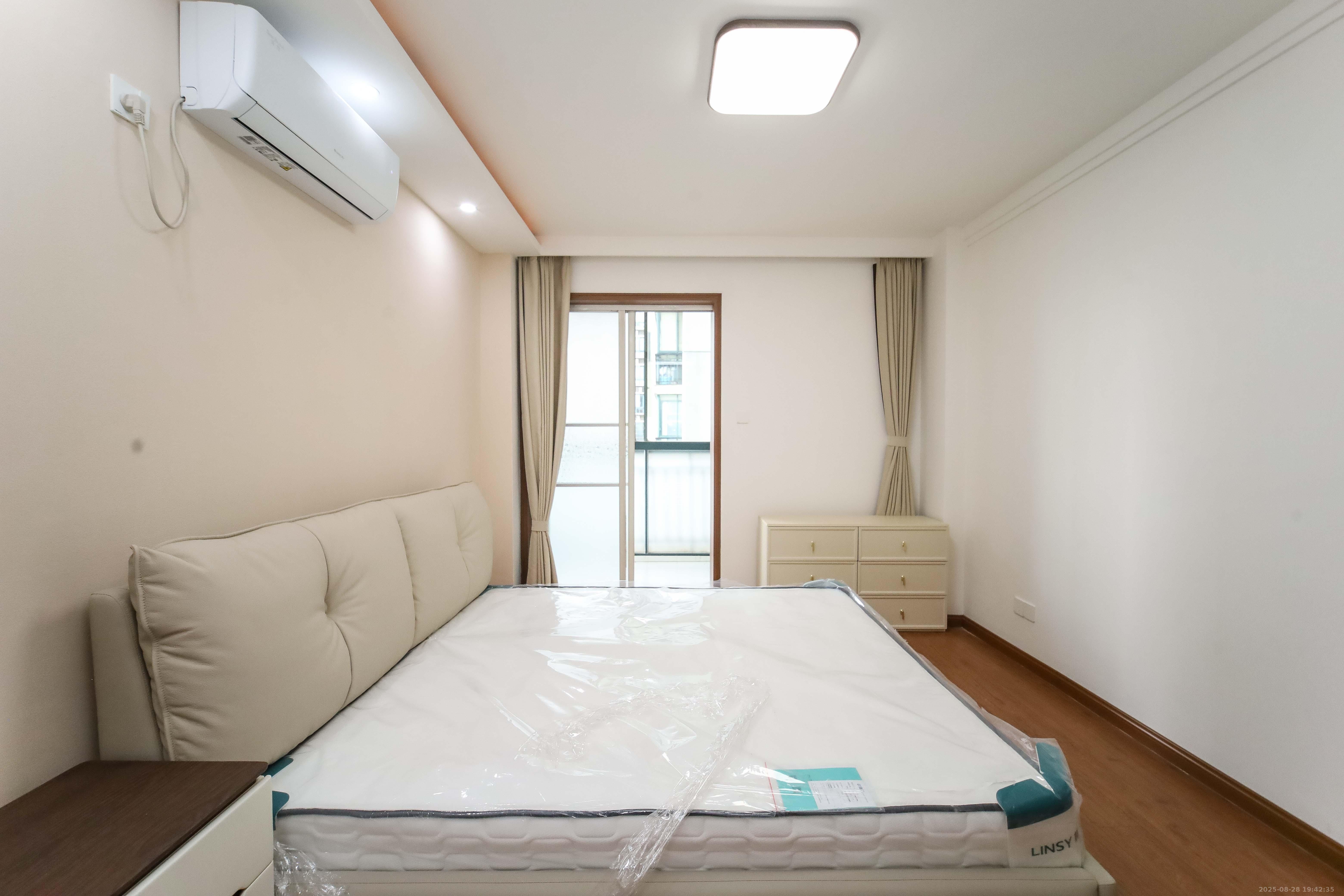 浏阳河畔家园  3室2厅1卫    136.0万 浏阳河畔家园  3室2厅1卫    136.0万卧室