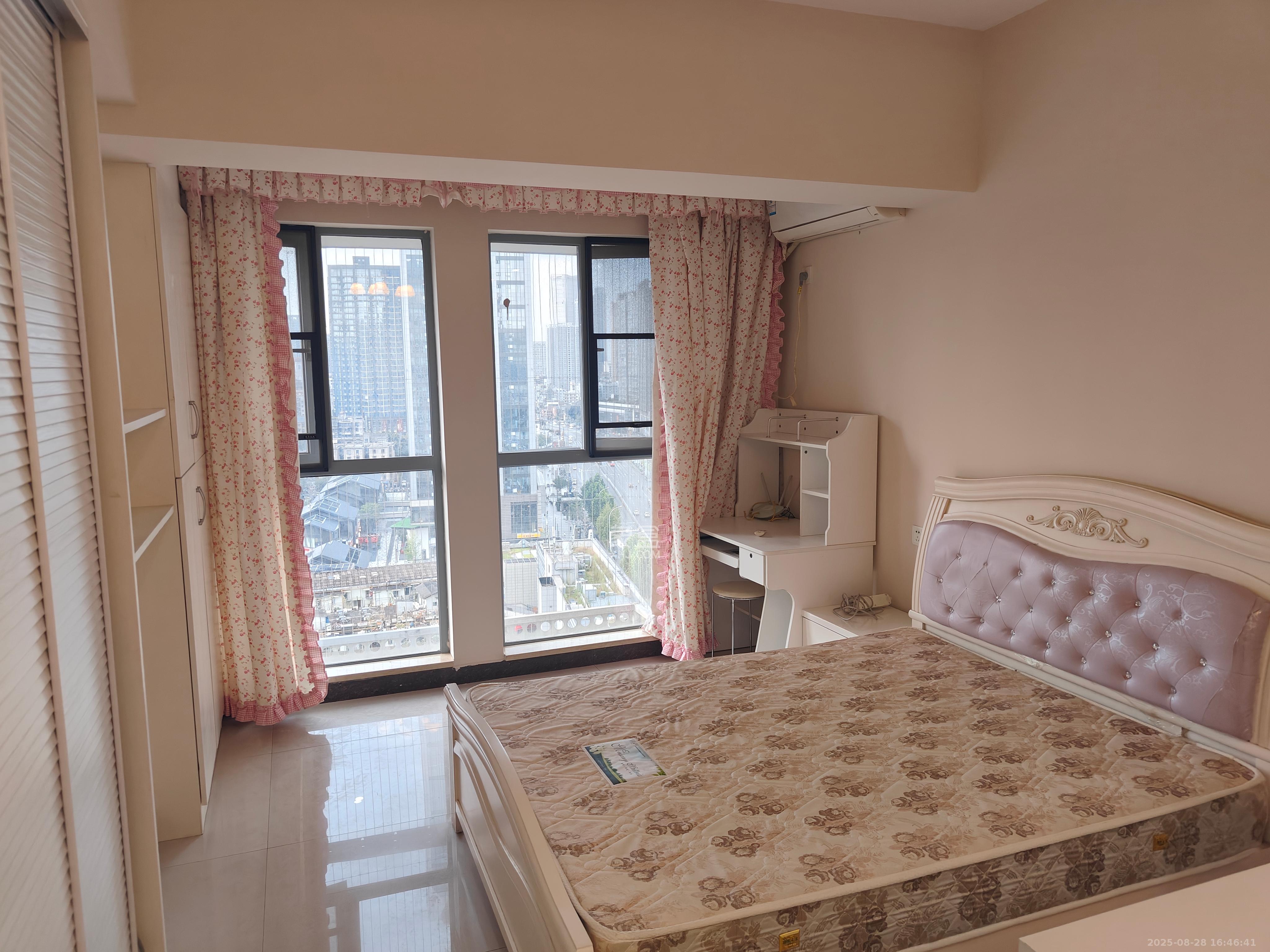 东宸19公馆  1室1厅1卫    2000.0元/月 东宸19公馆  1室1厅1卫    2000.0元/月室内图