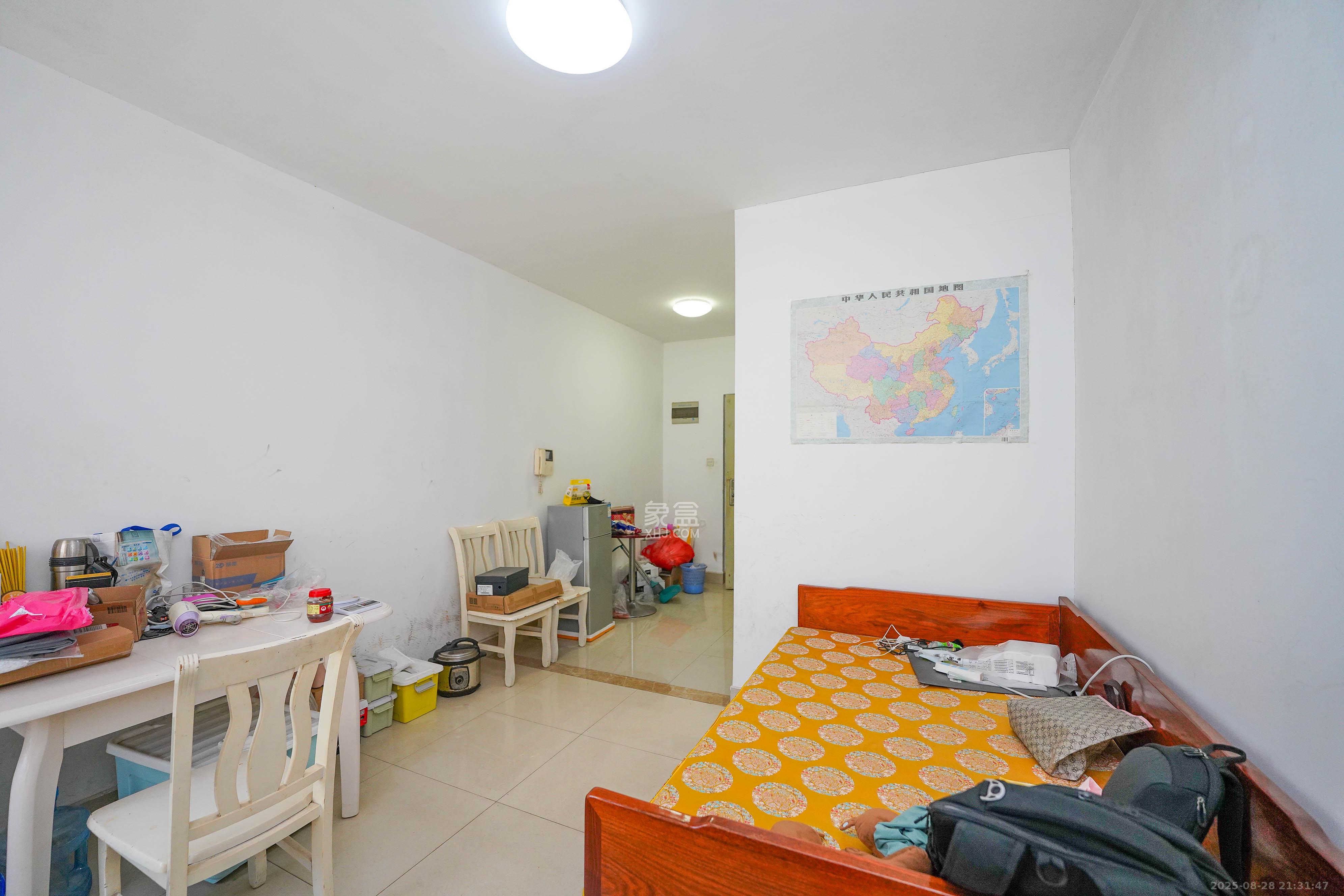 怡海星城 1室1厅1卫 28.0万 怡海星城 1室1厅1卫 28.0万客厅