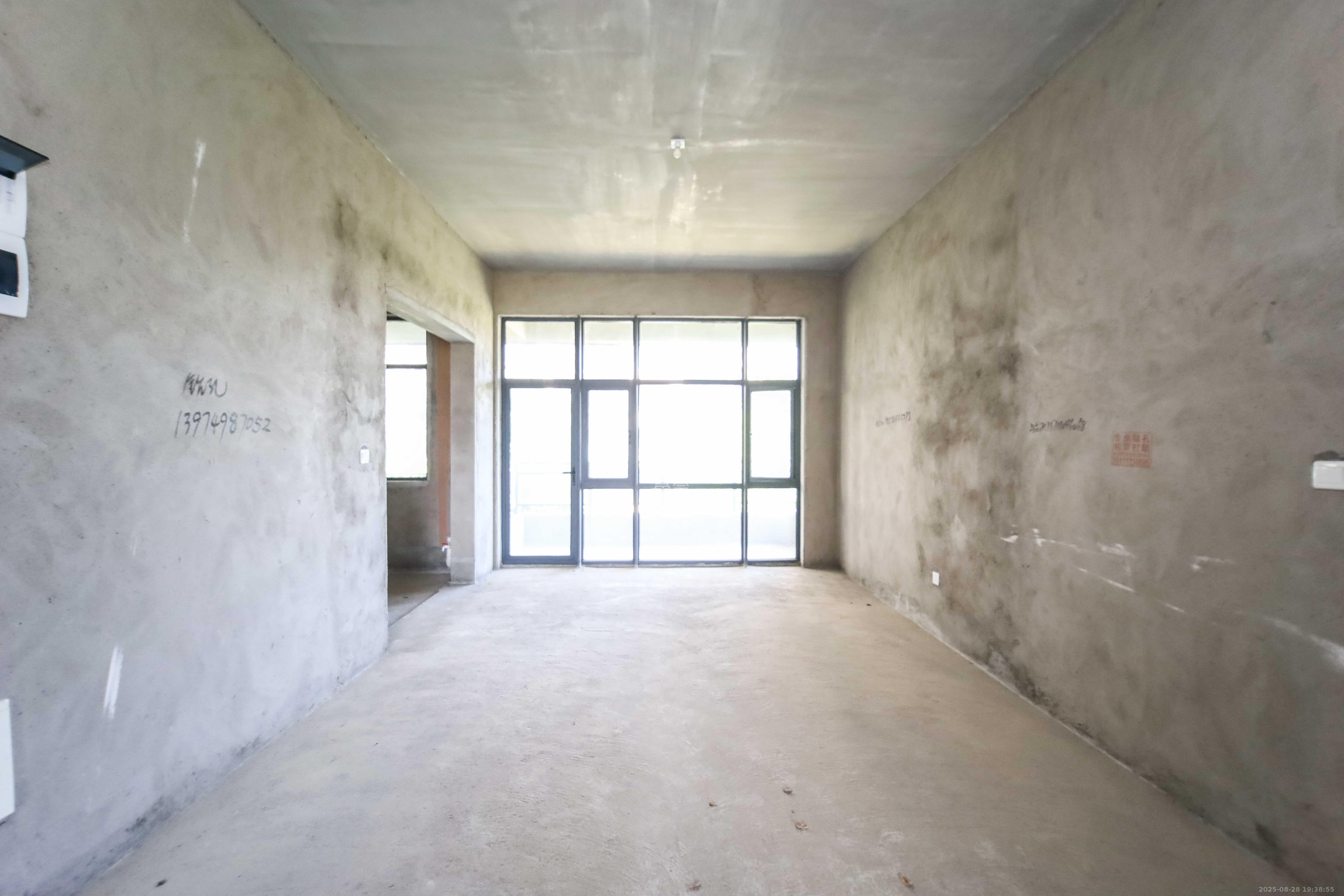 宝能公馆（美联天骄城五期）  4室2厅3卫    295.0万客厅