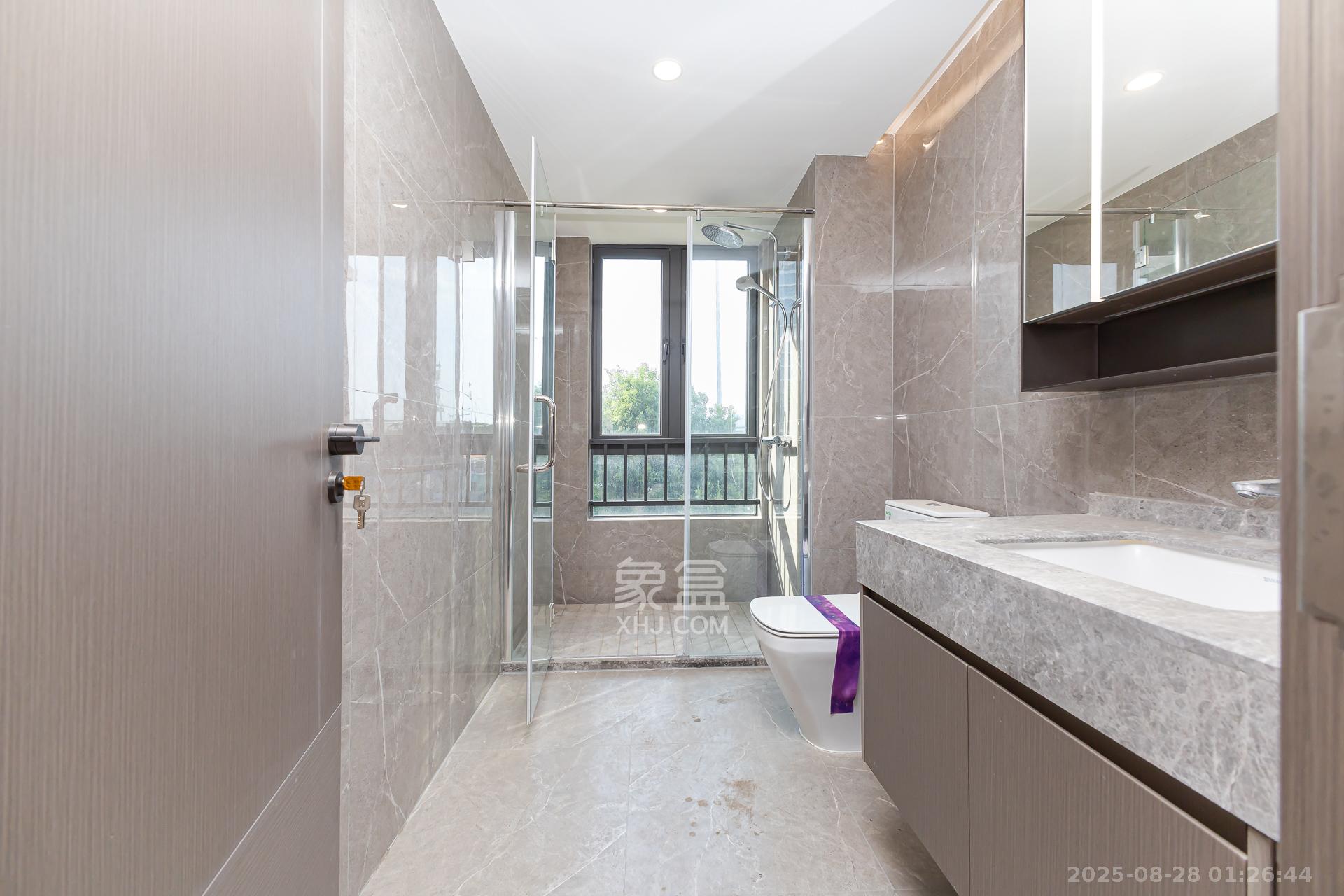 嘉臣道  4室2厅3卫    448.0万 嘉臣道  4室2厅3卫    448.0万卫生间