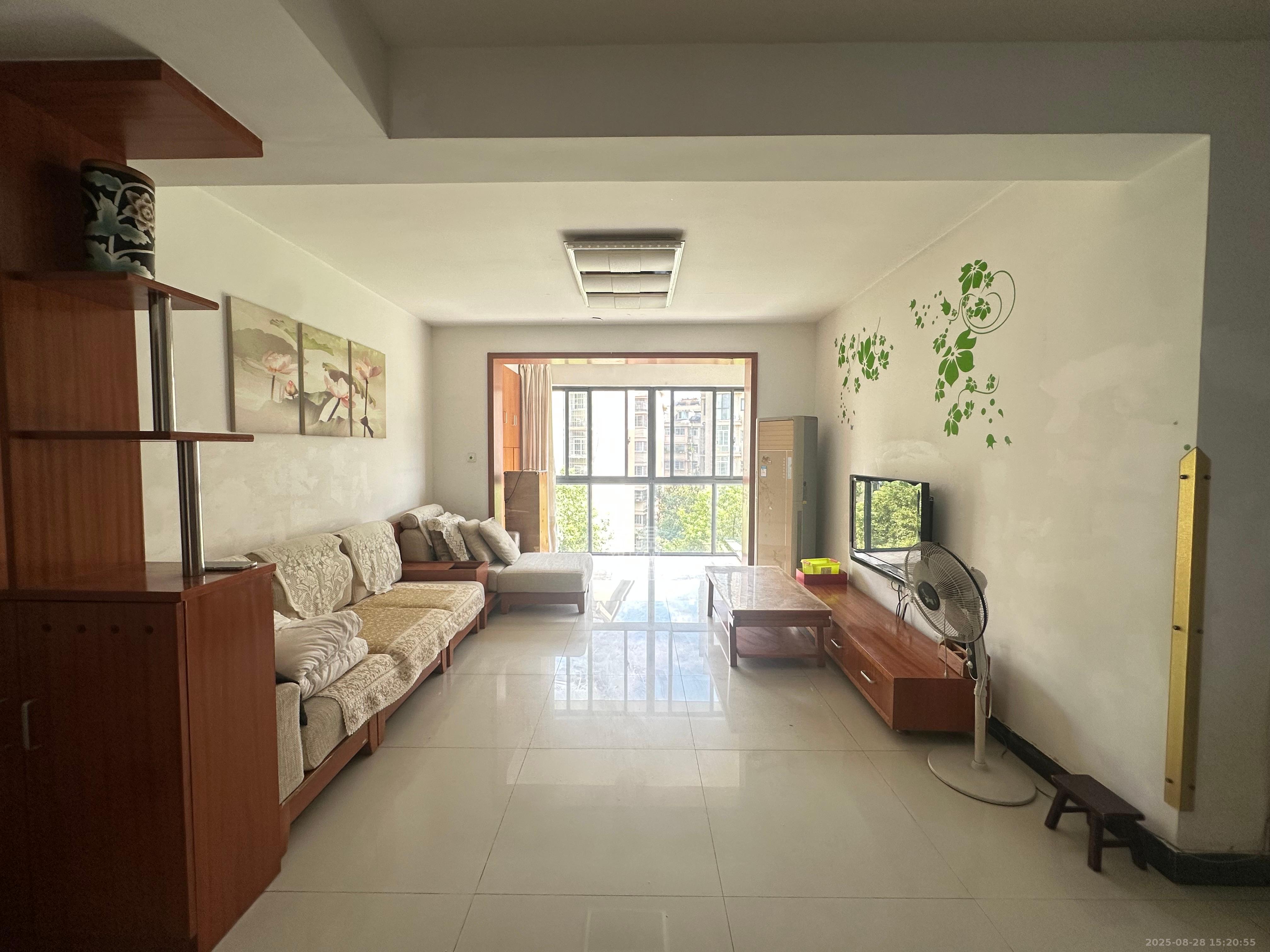 鄱阳小区 3室2厅1卫 1550.0元/月 鄱阳小区 3室2厅1卫 1550.0元/月室内图