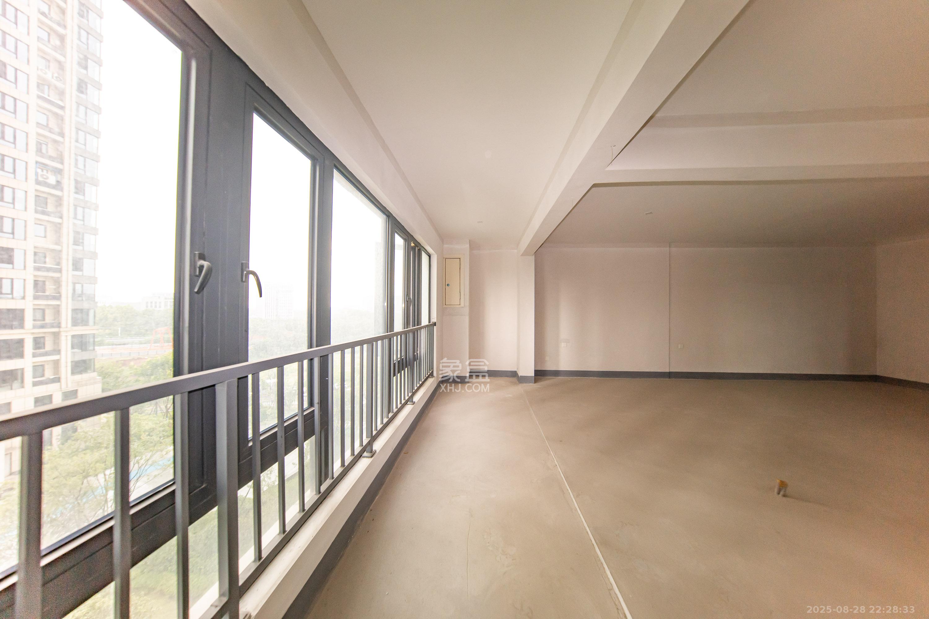 建投象山国际  6室2厅3卫    215.0万 建投象山国际  6室2厅3卫    215.0万阳台