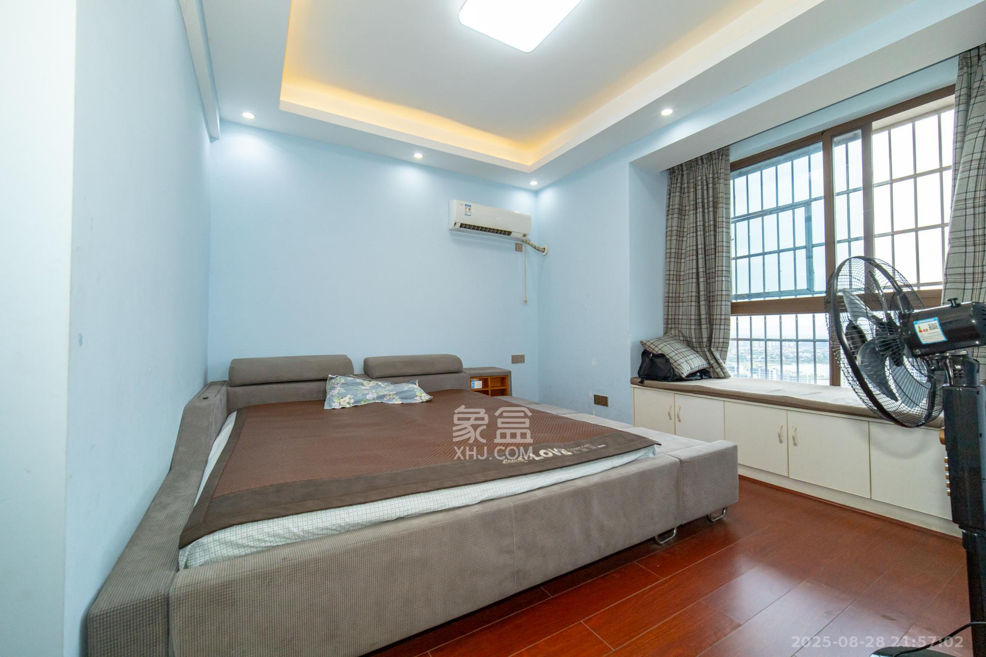 湖湾世景  5室2厅2卫    129.0万卧室