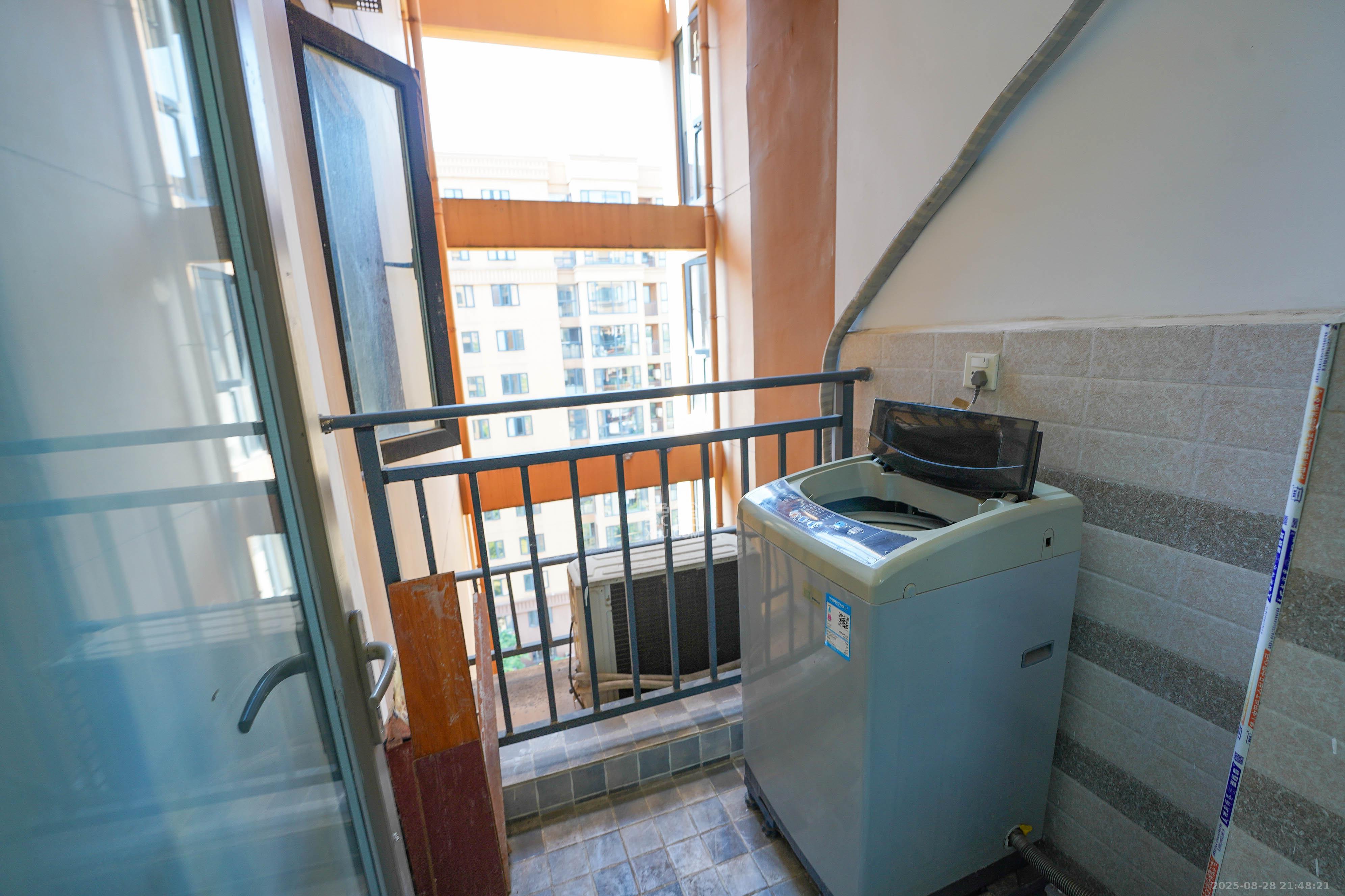 怡海星城  3室2厅1卫    60.0万 怡海星城  3室2厅1卫    60.0万阳台