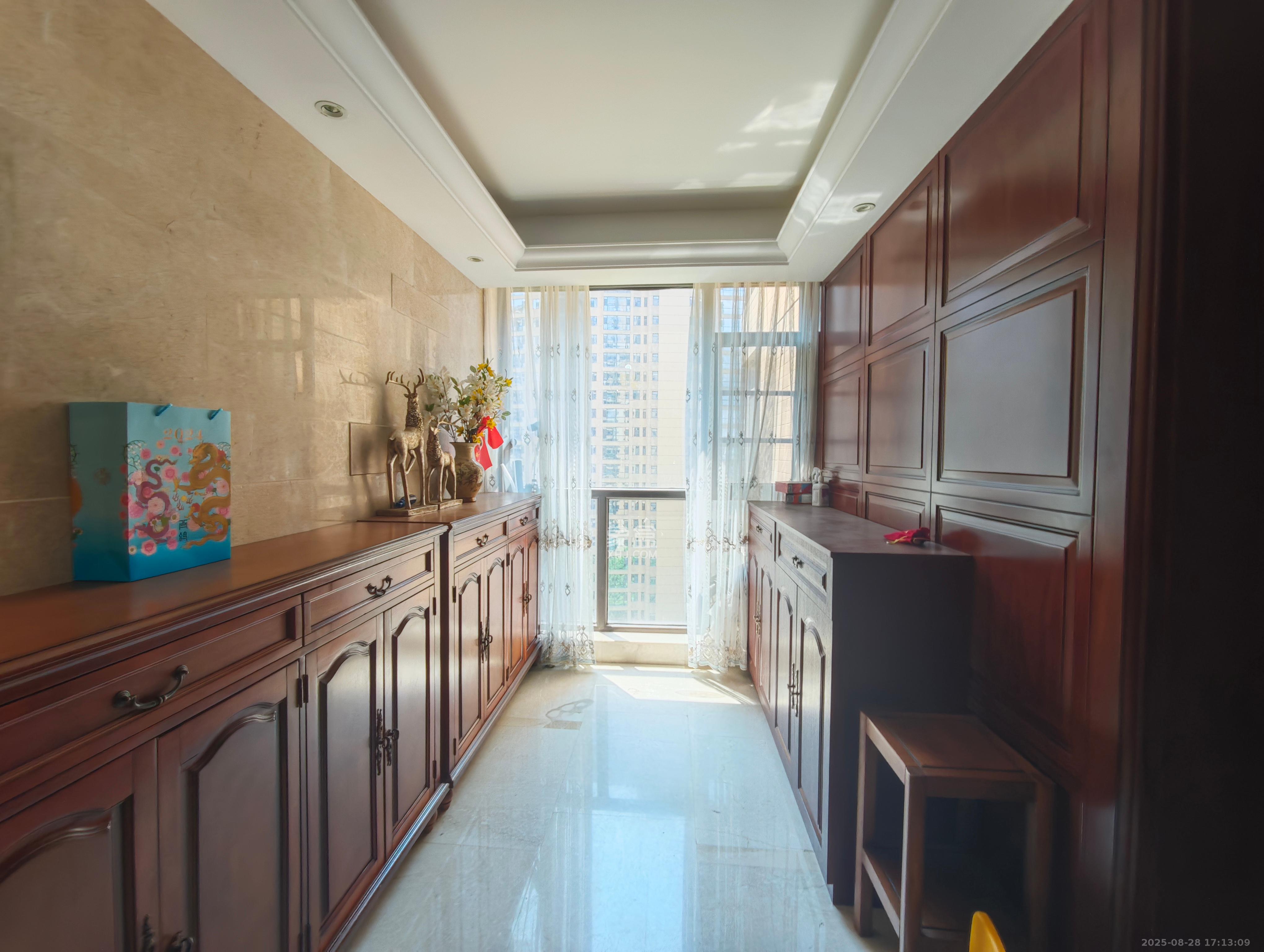 运达中央广场一、二期  3室2厅3卫    9000.0元/月 运达中央广场一、二期  3室2厅3卫    9000.0元/月室内图