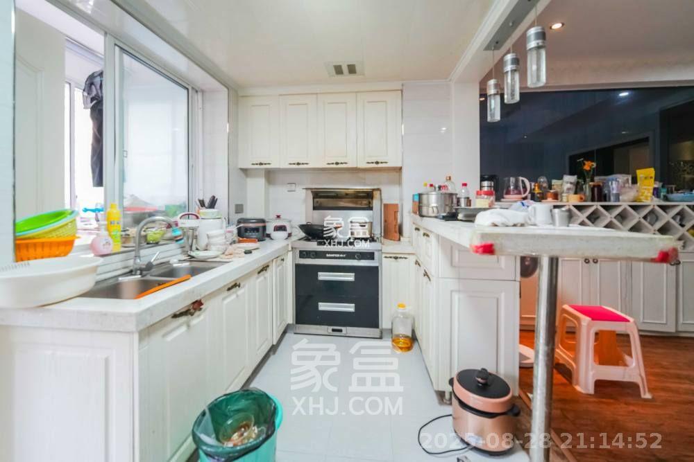 城市山水豪园(山水城市风景) 3室2厅2卫 3200.0元/月 城市山水豪园(山水城市风景) 3室2厅2卫 3200.0元/月室内图