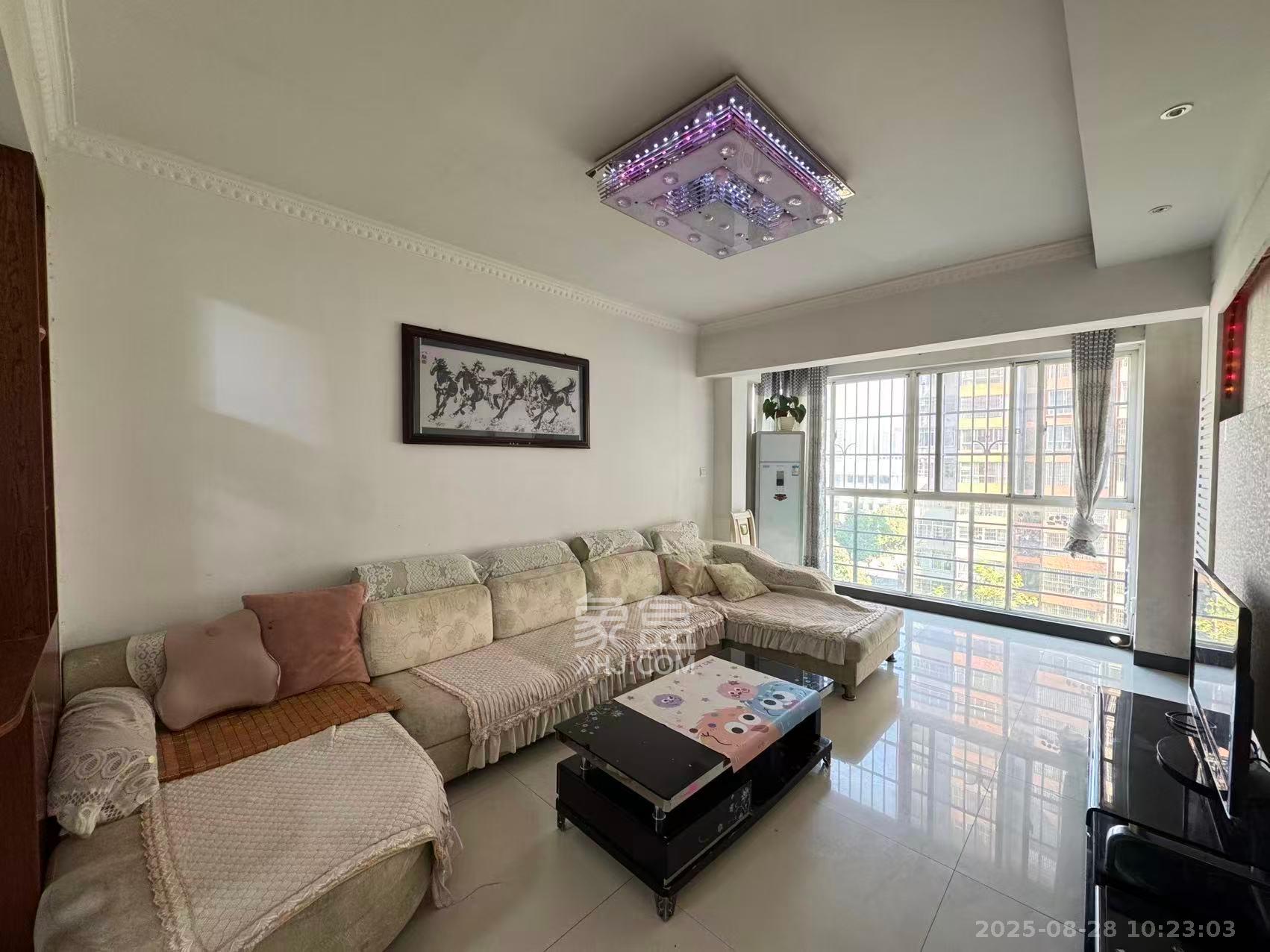 山水华景  2室2厅1卫    1900.0元/月 山水华景  2室2厅1卫    1900.0元/月室内图