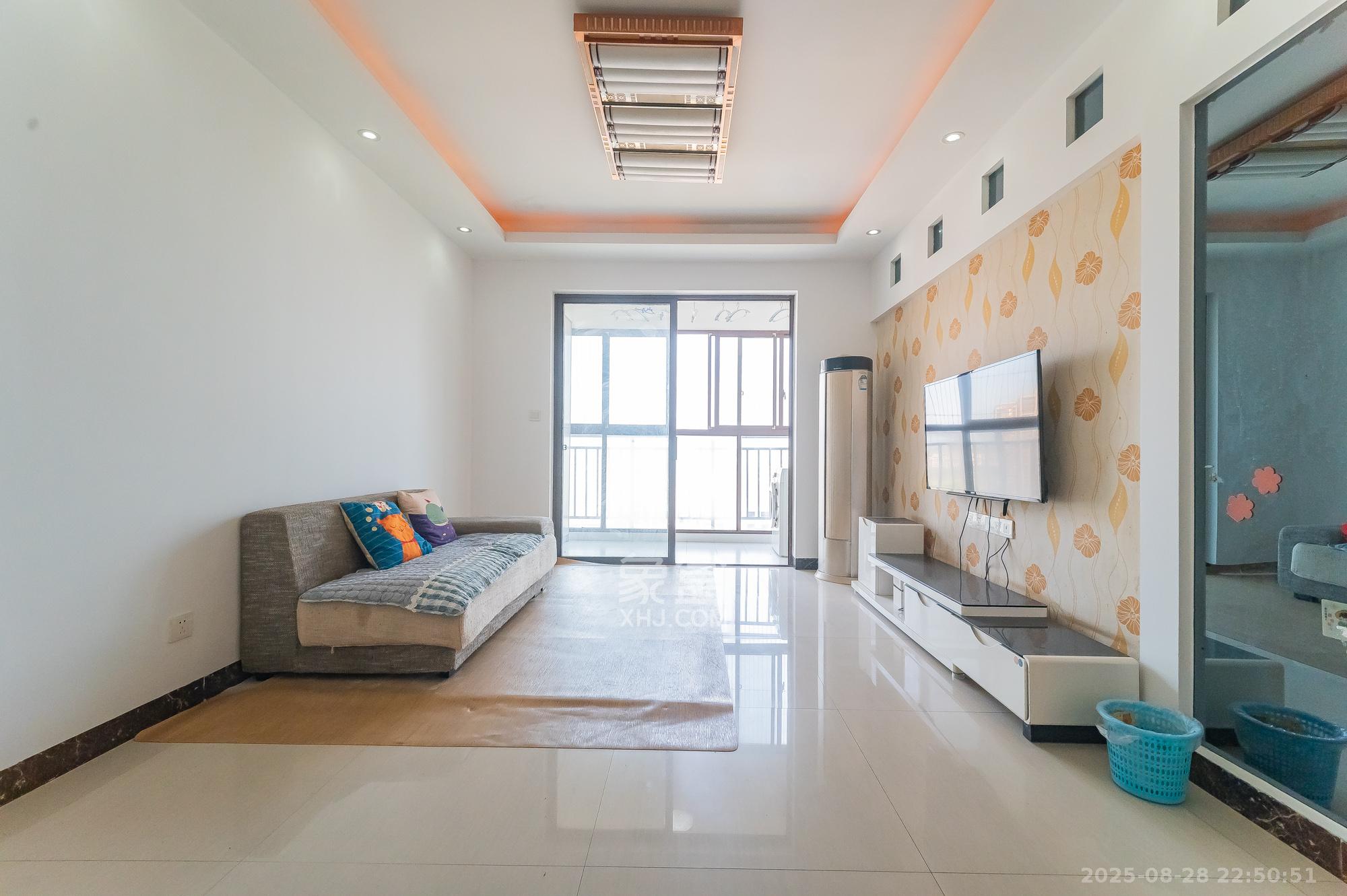 水岸世景  2室2厅1卫    53.8万 水岸世景  2室2厅1卫    53.8万客厅