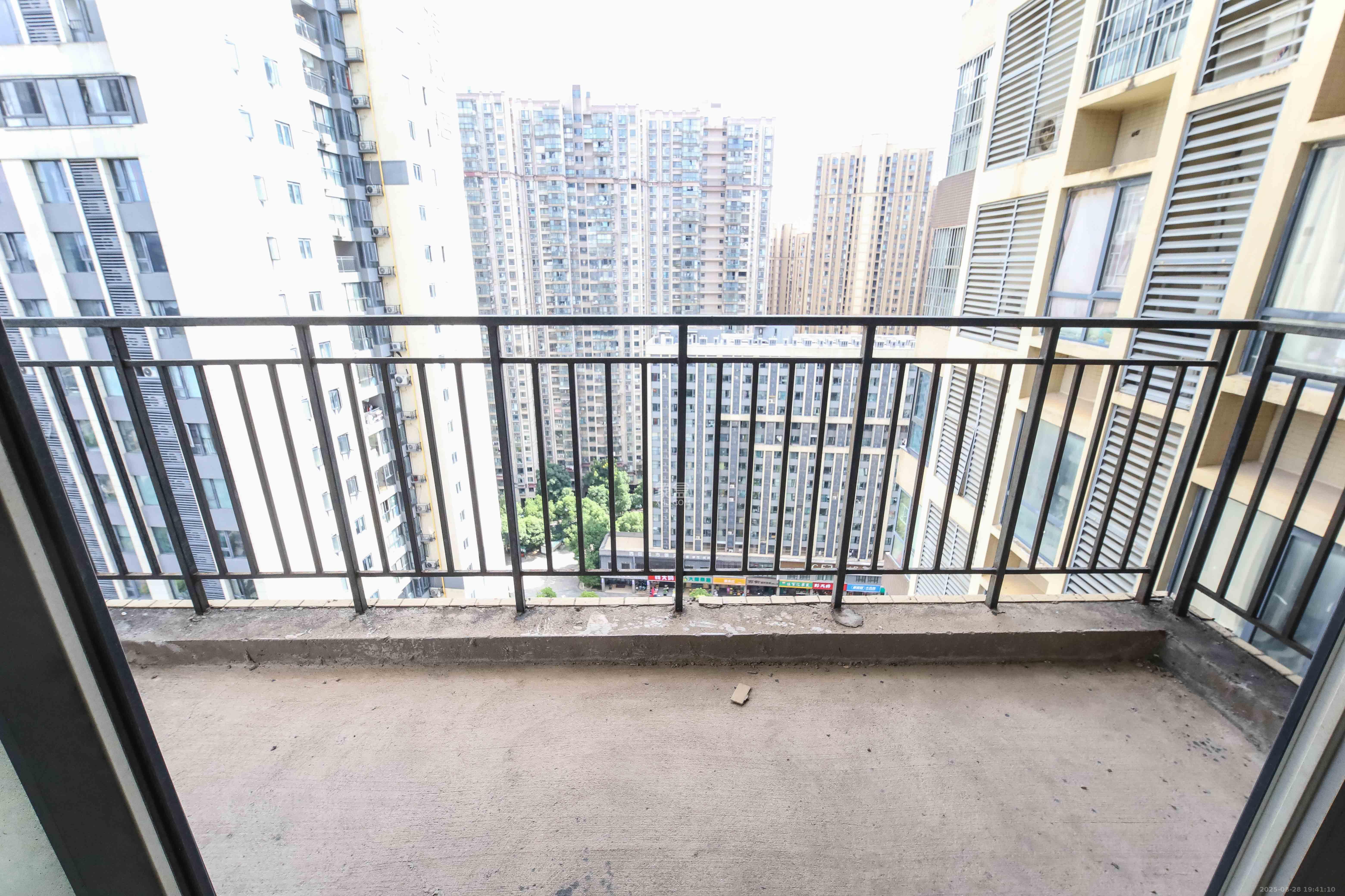 泊爱蓝湾  4室2厅2卫    125.0万 泊爱蓝湾  4室2厅2卫    125.0万阳台