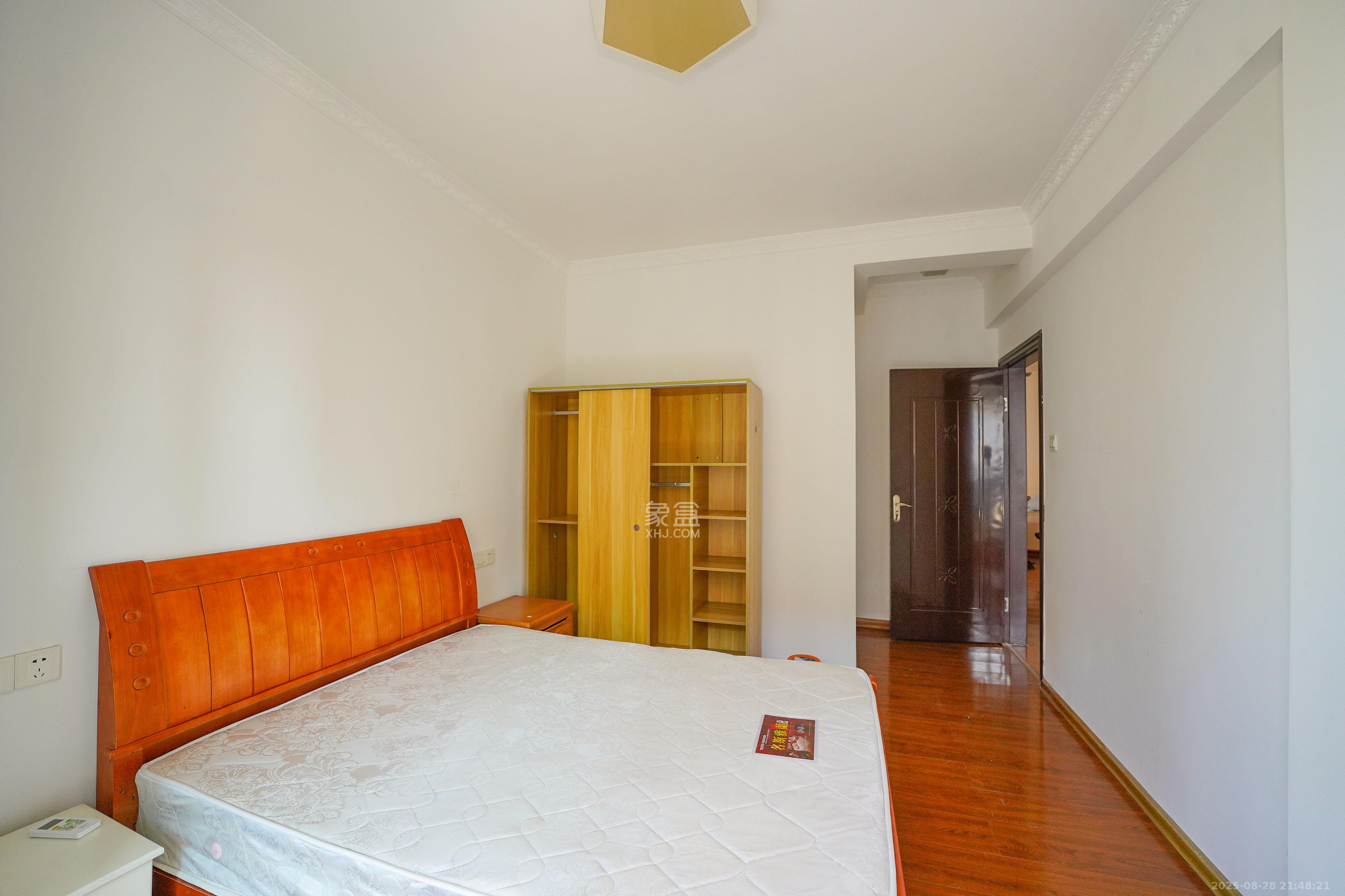 怡海星城  3室2厅1卫    60.0万 怡海星城  3室2厅1卫    60.0万卧室