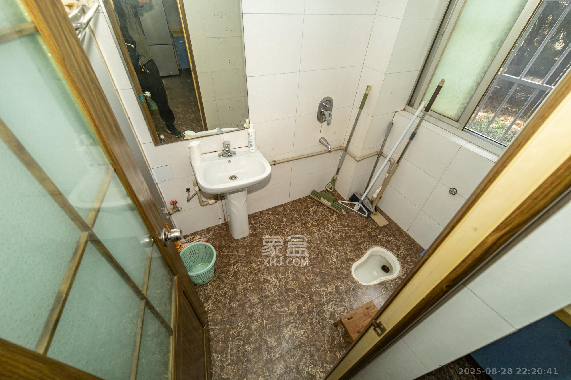 泰格林纸  3室2厅2卫    69.6万 泰格林纸  3室2厅2卫    69.6万卫生间