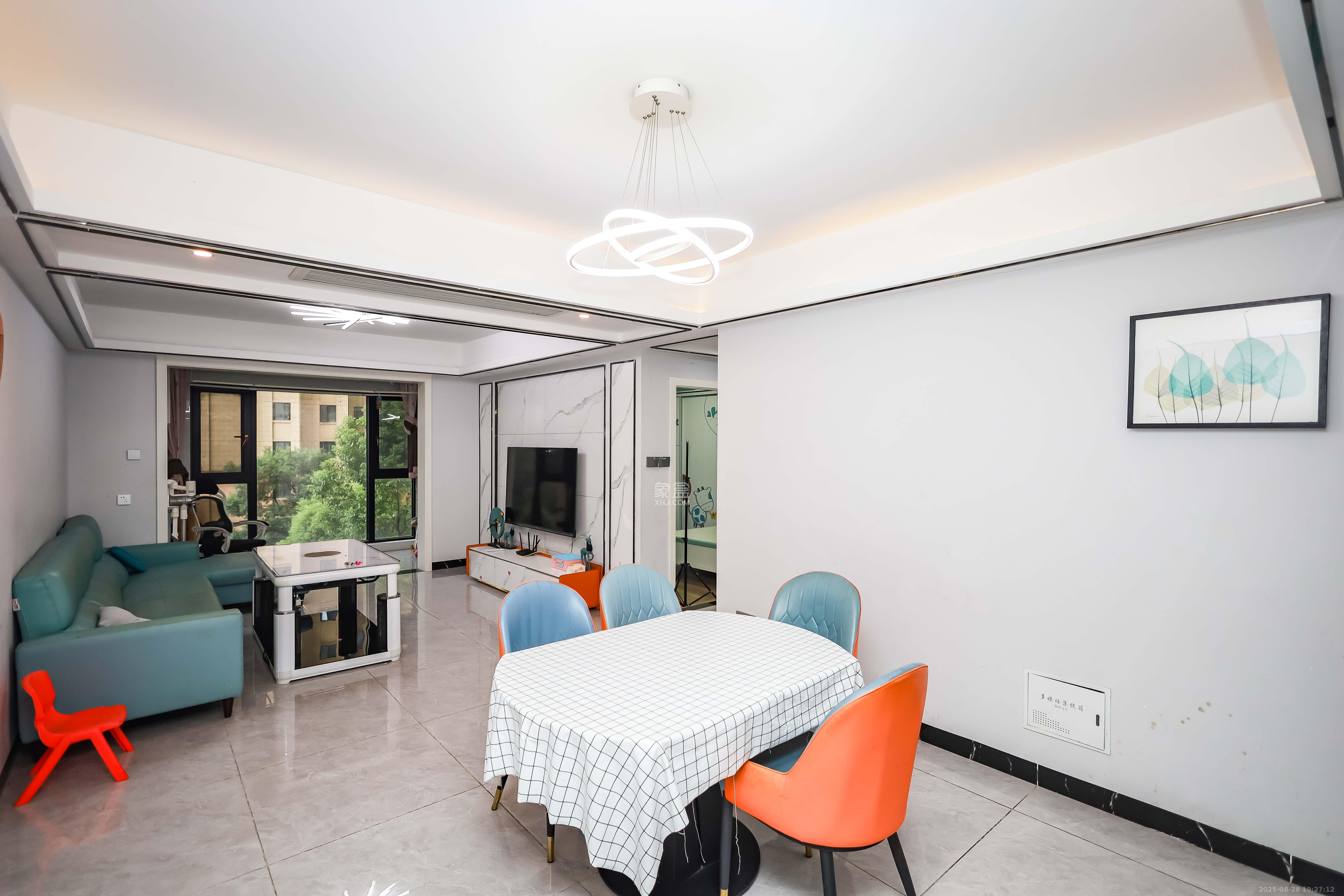 奥克斯缔壹城  4室2厅2卫    119.8万 奥克斯缔壹城  4室2厅2卫    119.8万客厅