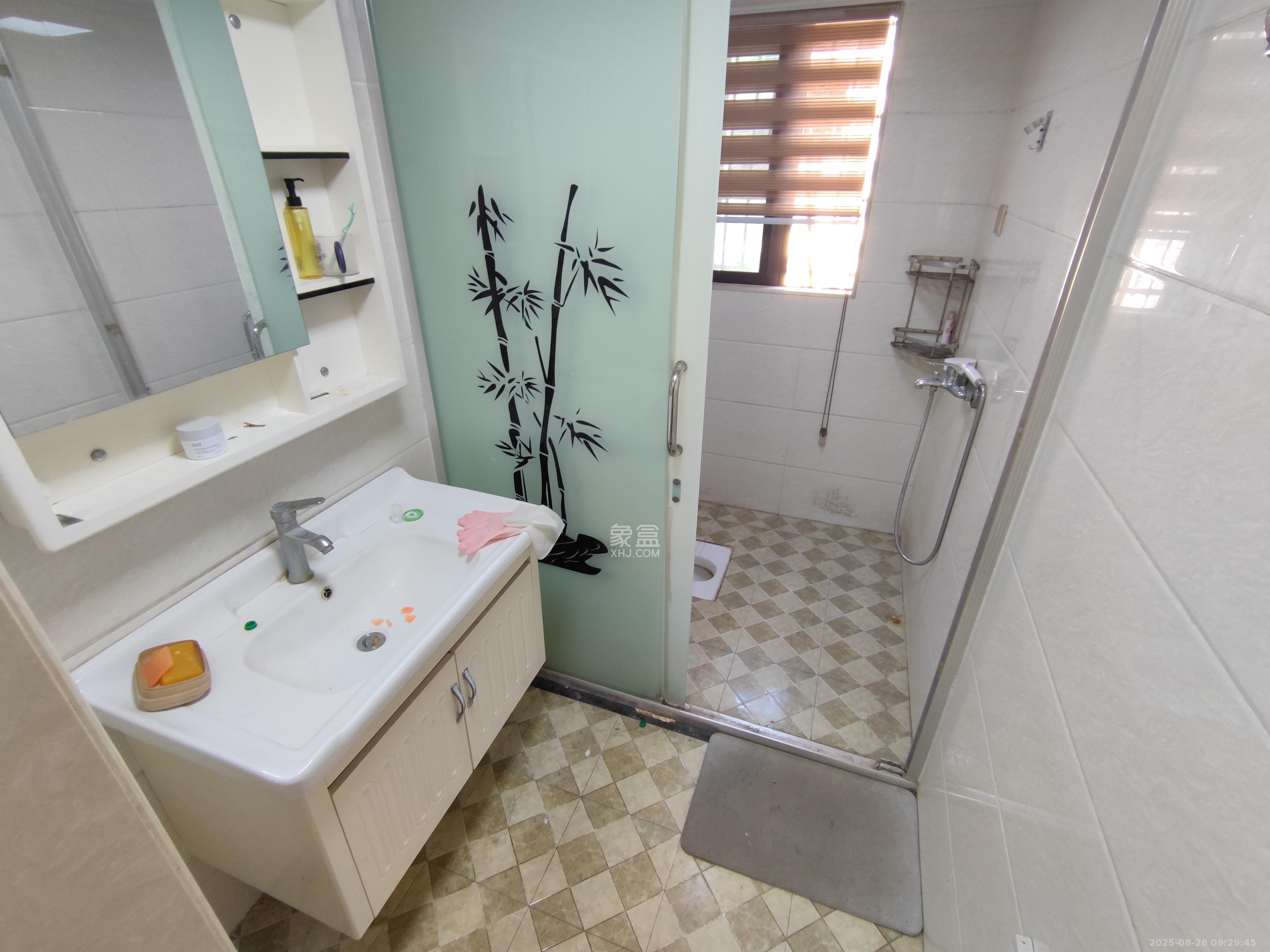 联丰苑 3室2厅1卫 2000.0元/月 联丰苑 3室2厅1卫 2000.0元/月室内图