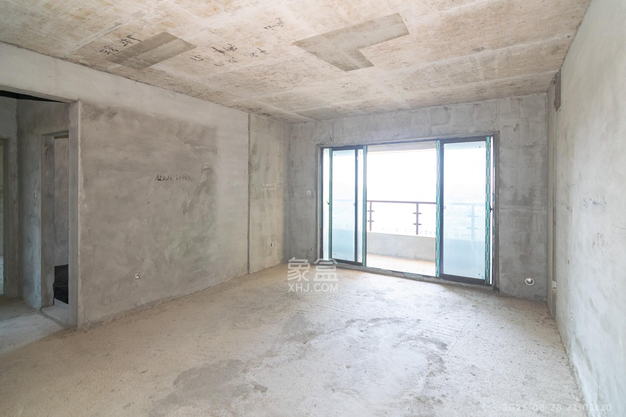 润和山水郡 4室2厅2卫 78.2万 润和山水郡 4室2厅2卫 78.2万客厅