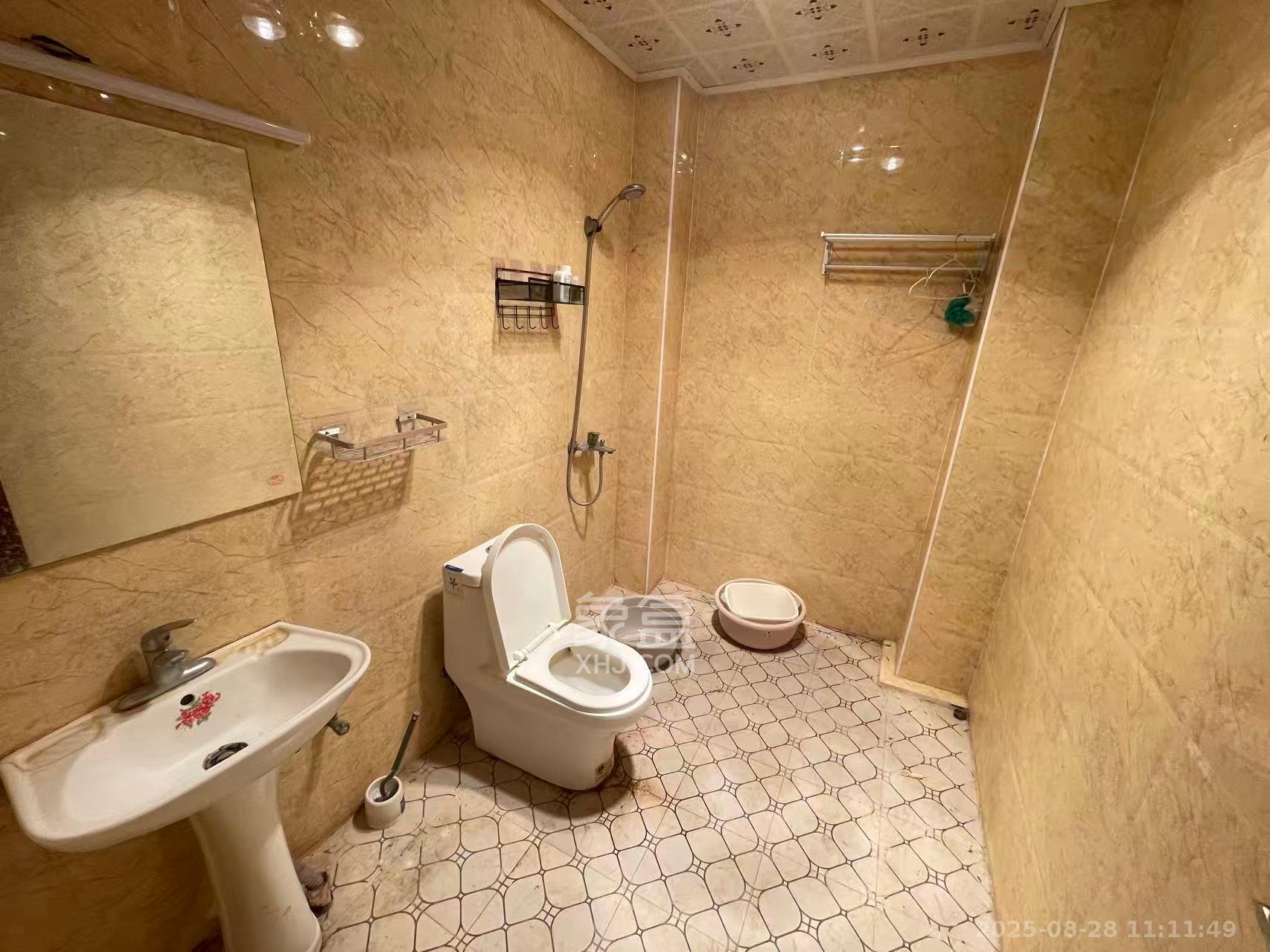 华银南苑 3室2厅1卫 2200.0元/月 华银南苑 3室2厅1卫 2200.0元/月室内图