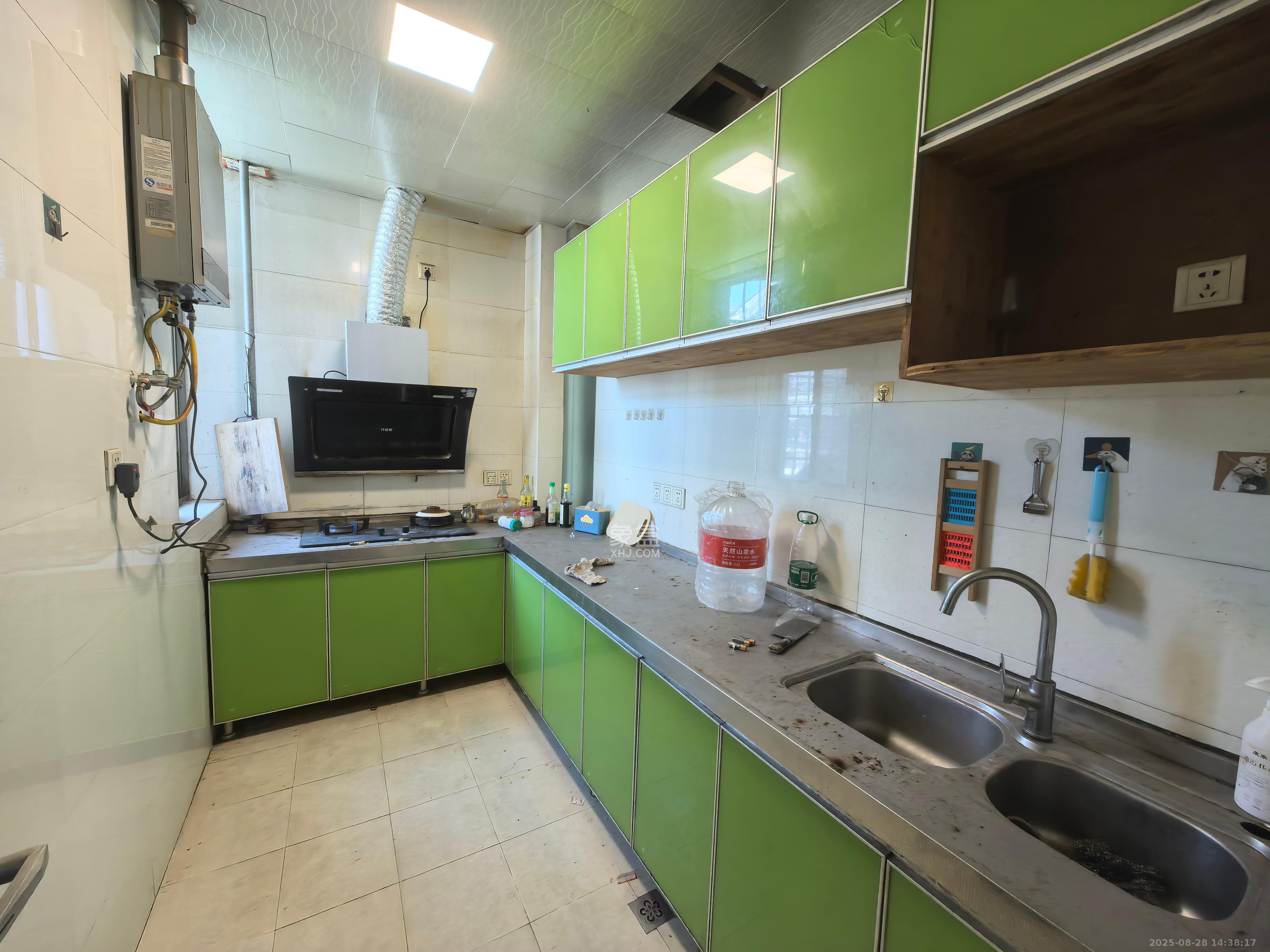 兴联母山小区 3室2厅2卫 1500.0元/月 兴联母山小区 3室2厅2卫 1500.0元/月室内图