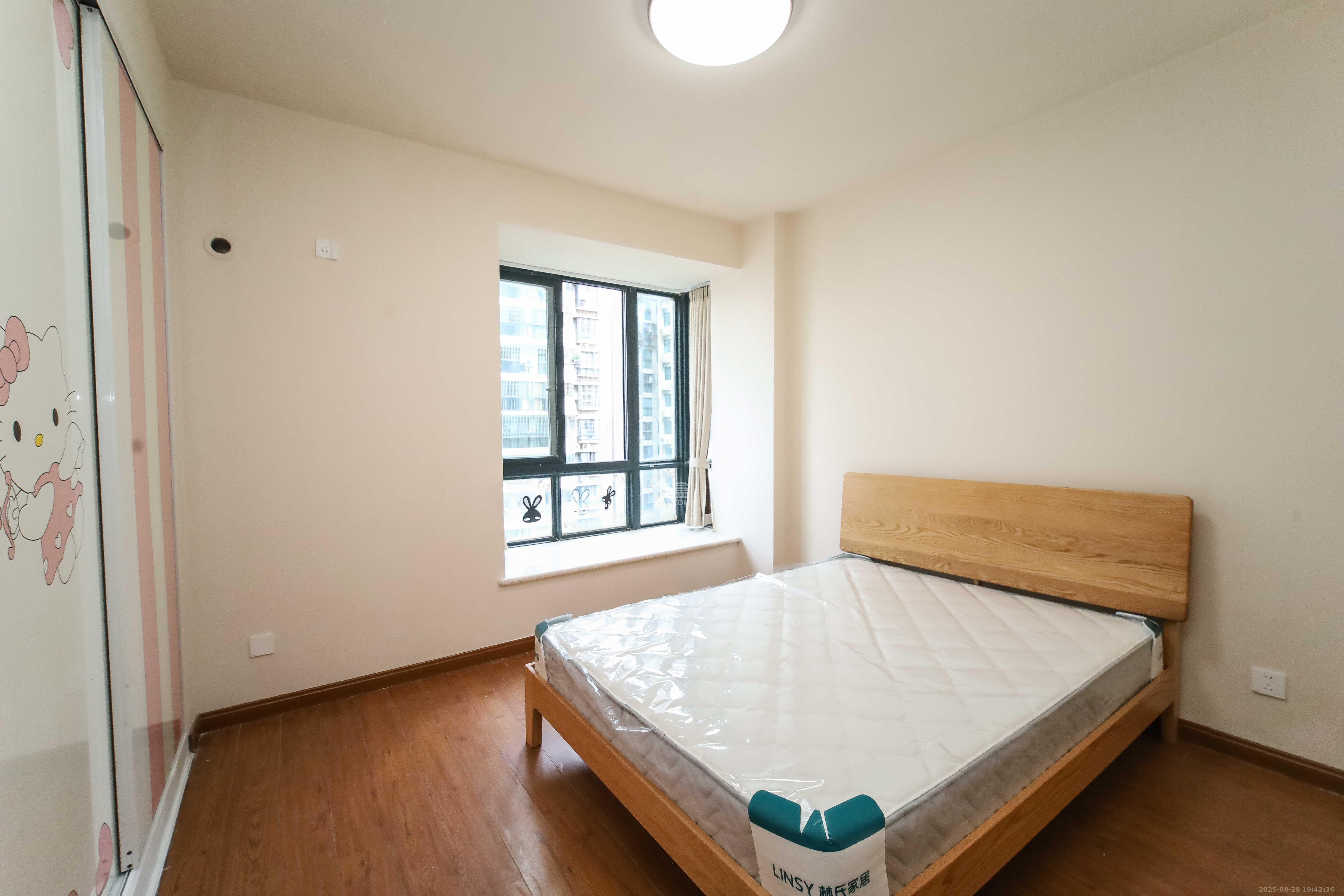 浏阳河畔家园  3室2厅1卫    136.0万 浏阳河畔家园  3室2厅1卫    136.0万卧室