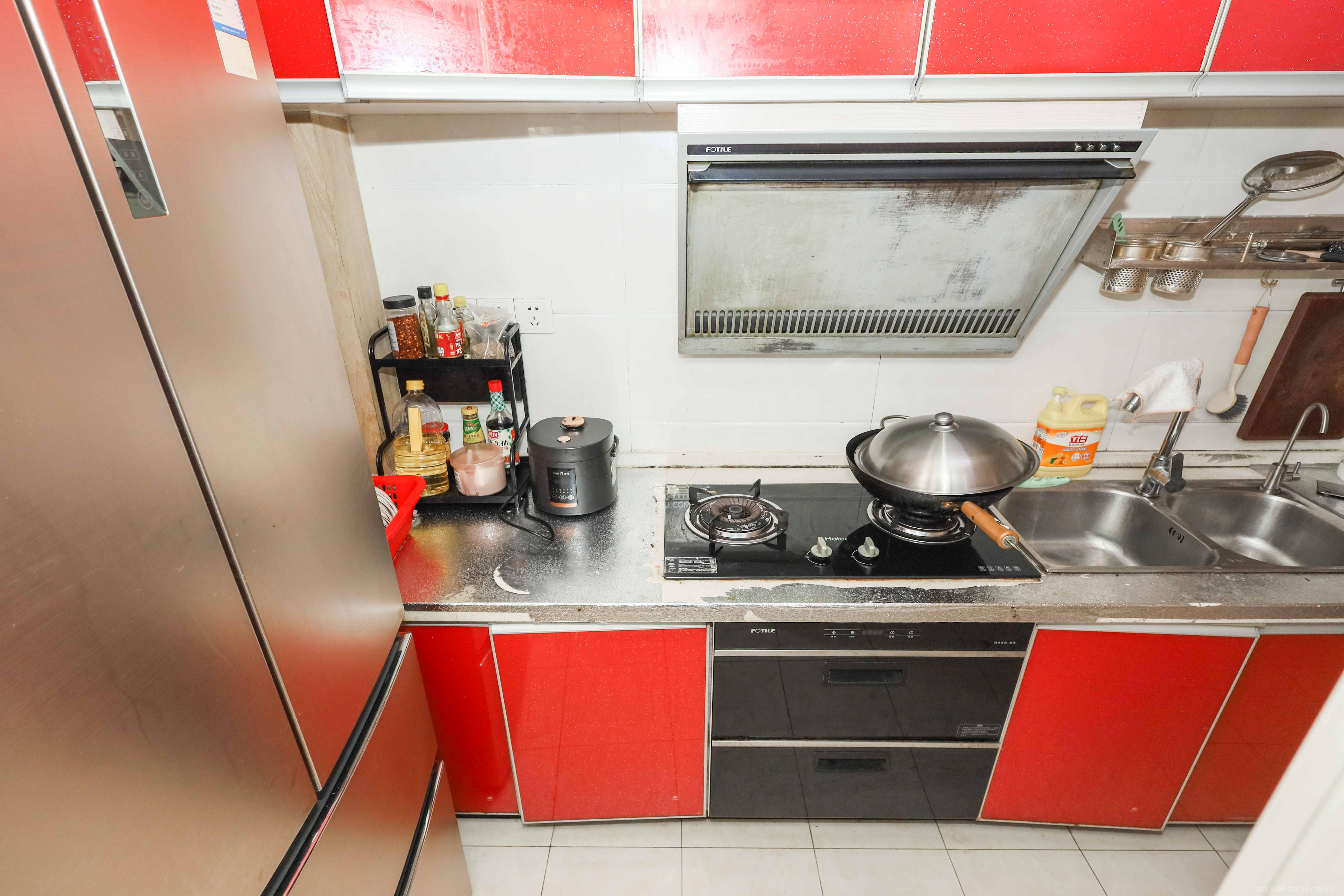 中国铁建梅溪青秀一期  3室2厅1卫    93.0万 中国铁建梅溪青秀一期  3室2厅1卫    93.0万厨房