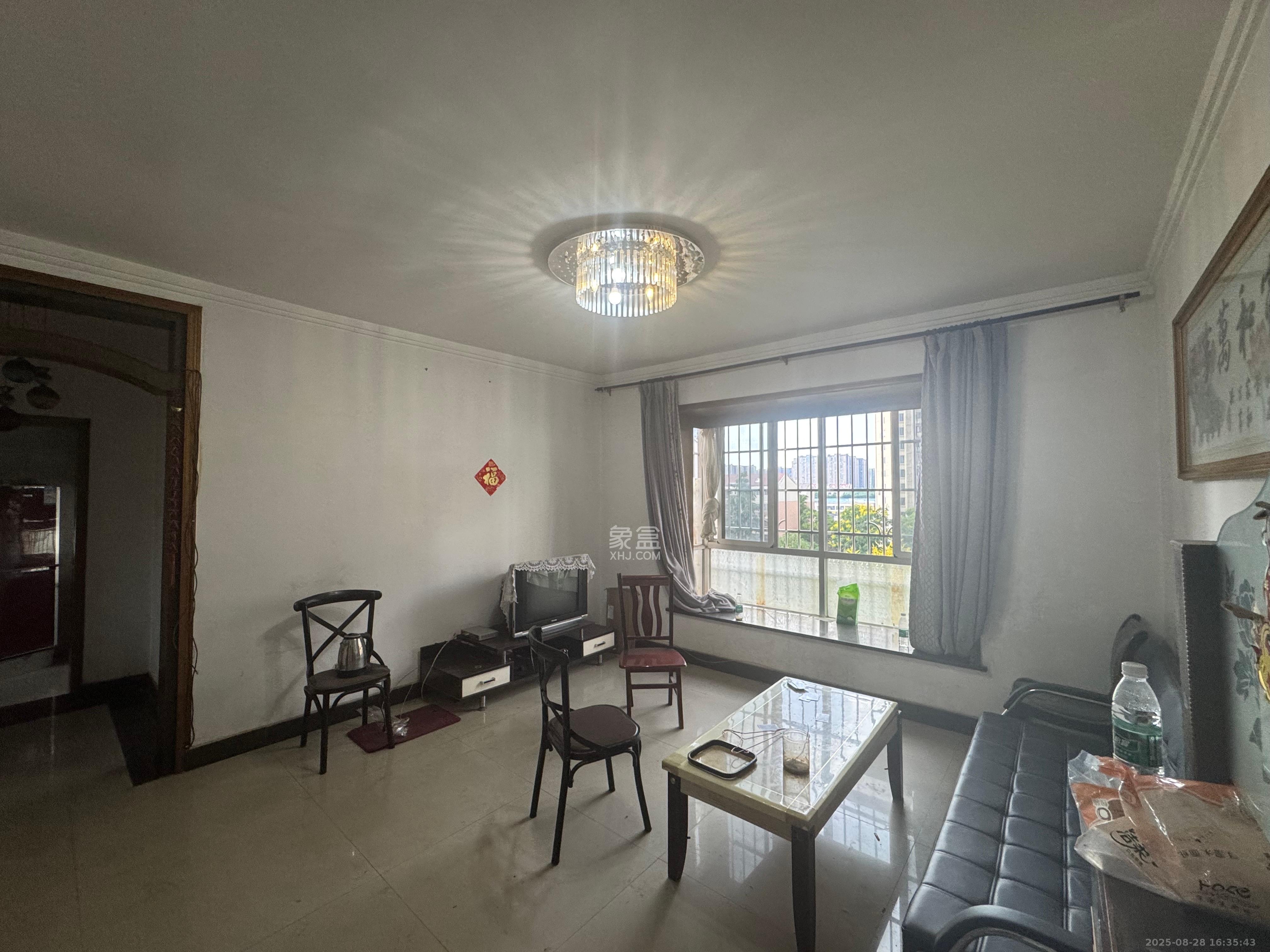 三0一佳园  3室1厅1卫    1300.0元/月