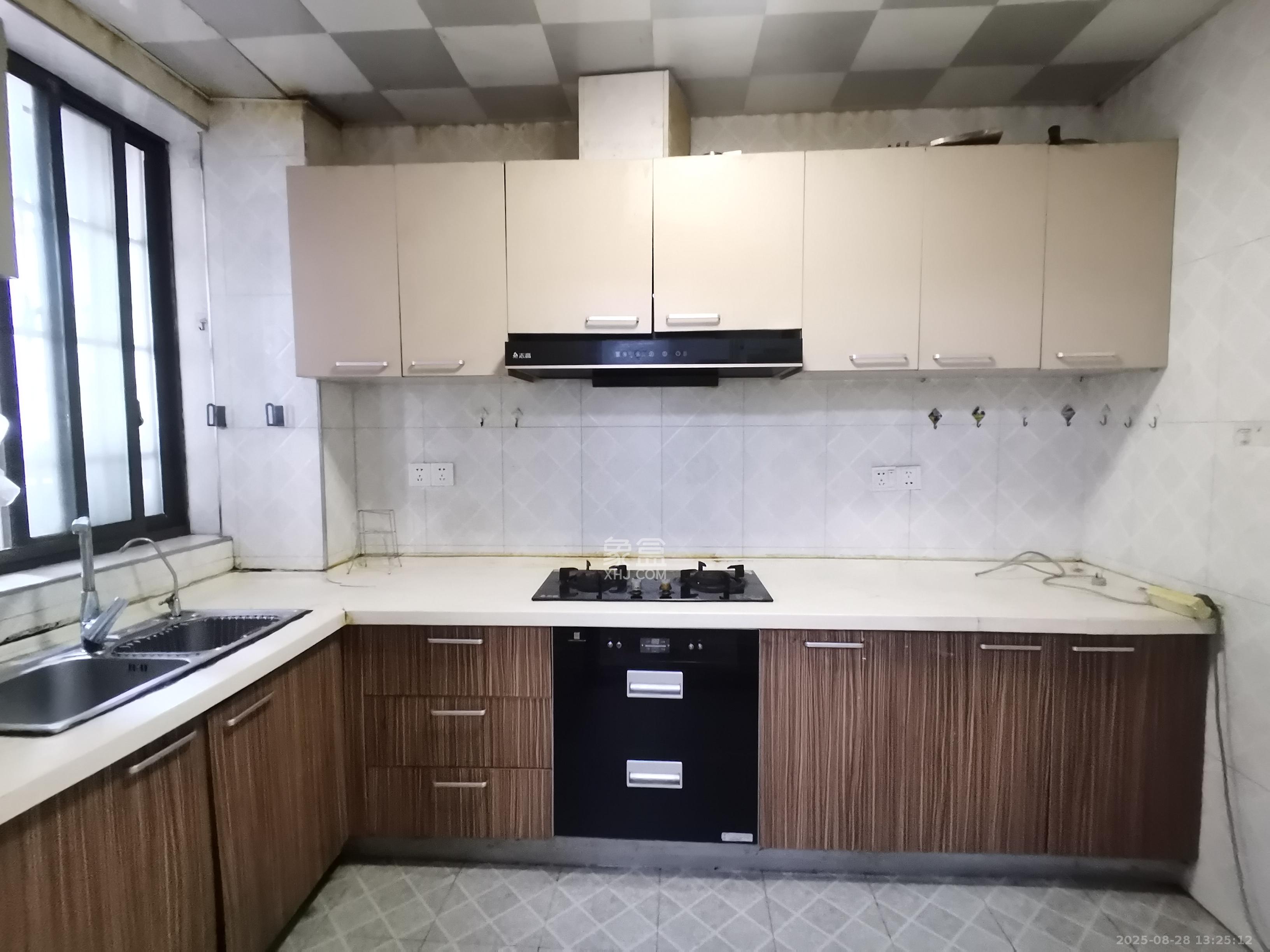 方略潇邦  3室2厅2卫    1700.0元/月室内图