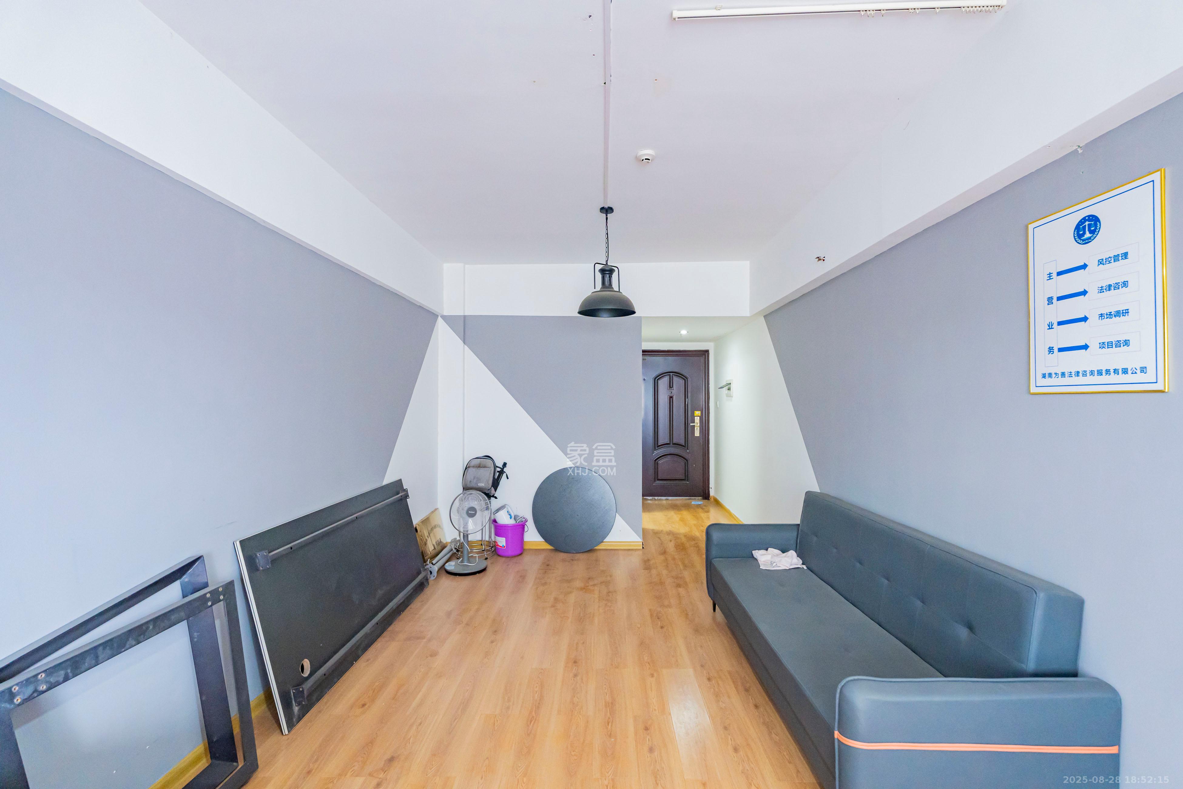 鑫政大厦 1室1厅1卫 25.0万 鑫政大厦 1室1厅1卫 25.0万卧室