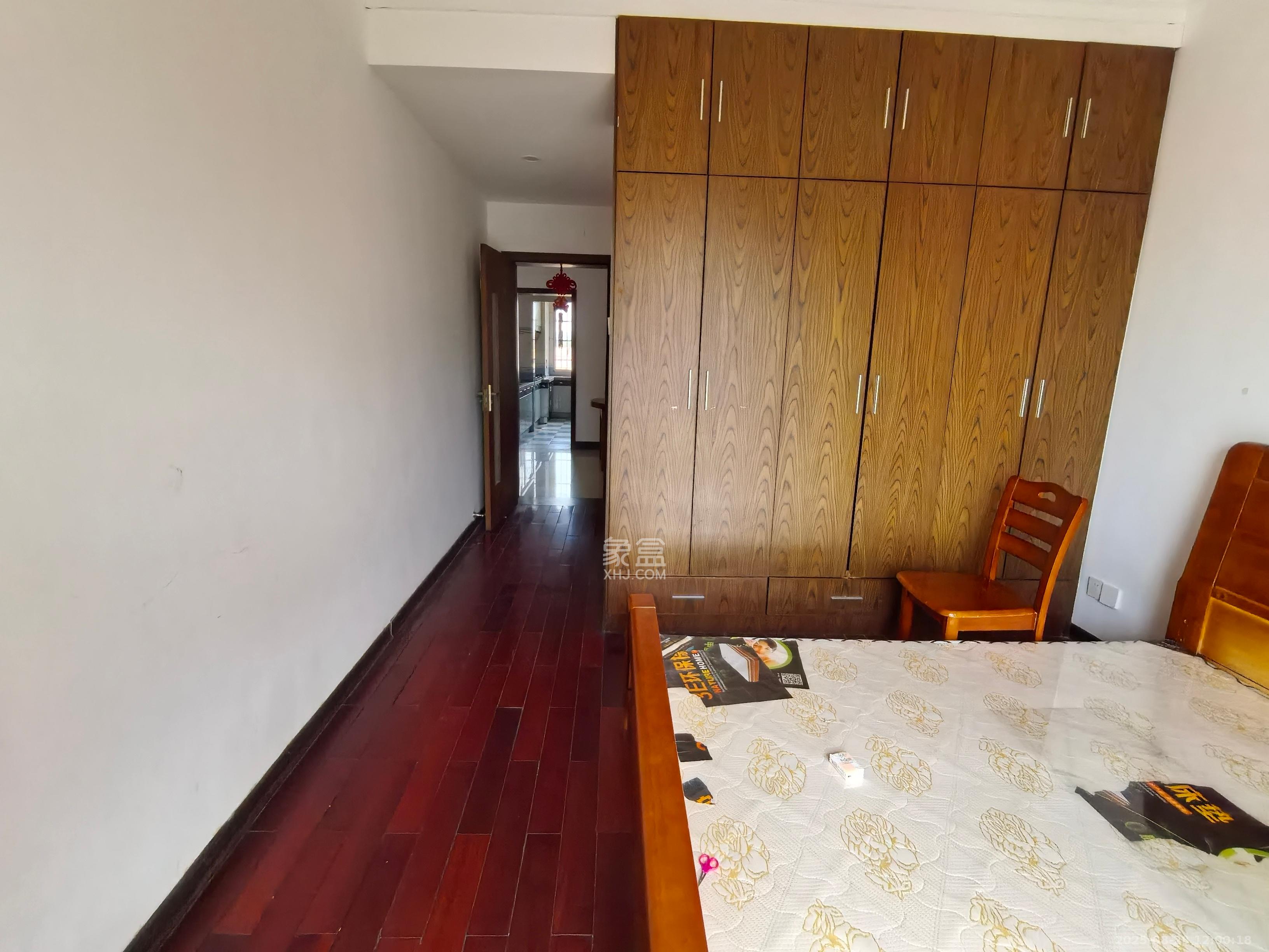 中建五局信和苑三区 3室2厅1卫 1700.0元/月 中建五局信和苑三区 3室2厅1卫 1700.0元/月室内图